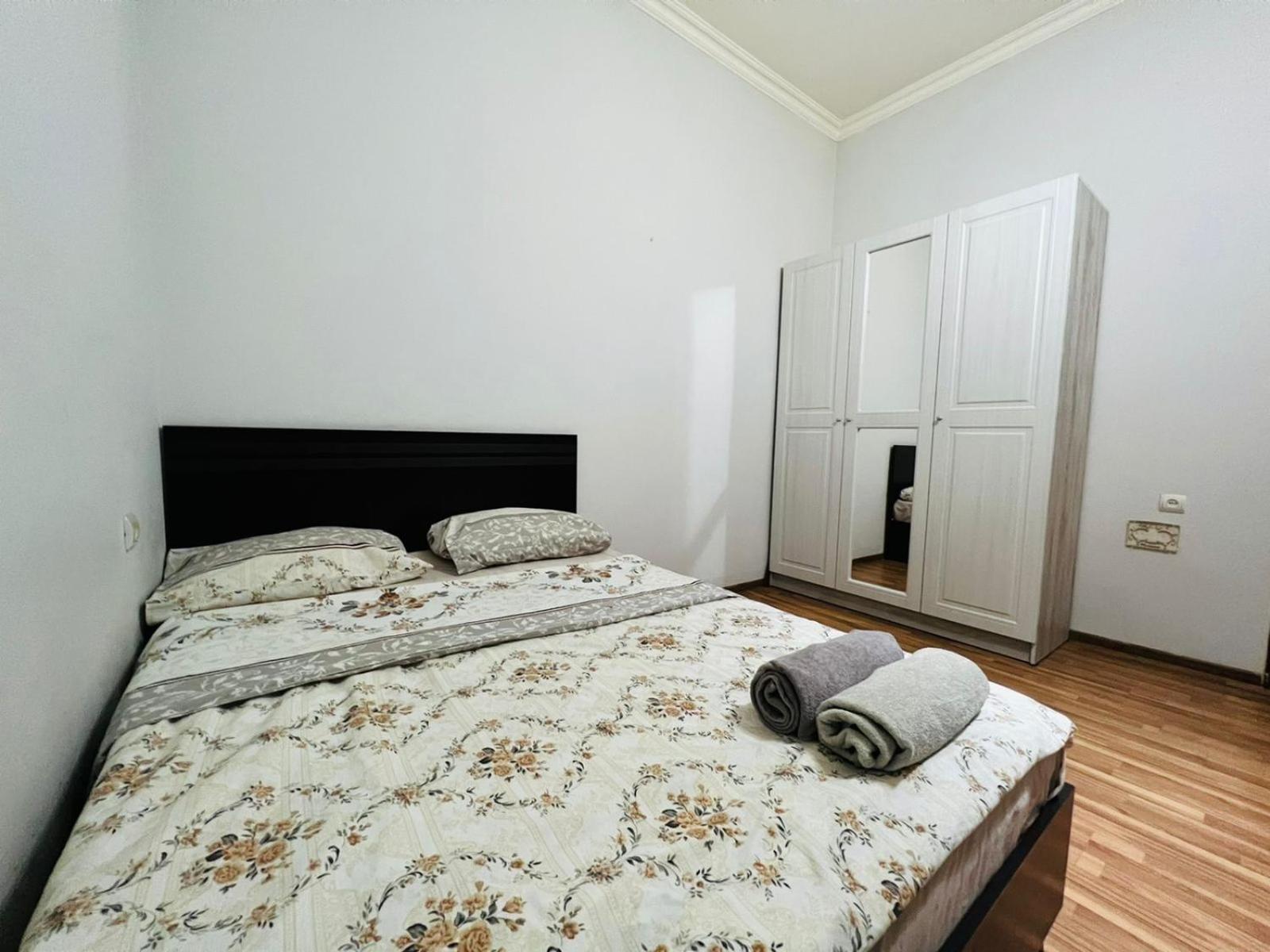 Sweet and Nice Studio by Metro, Near City Center
