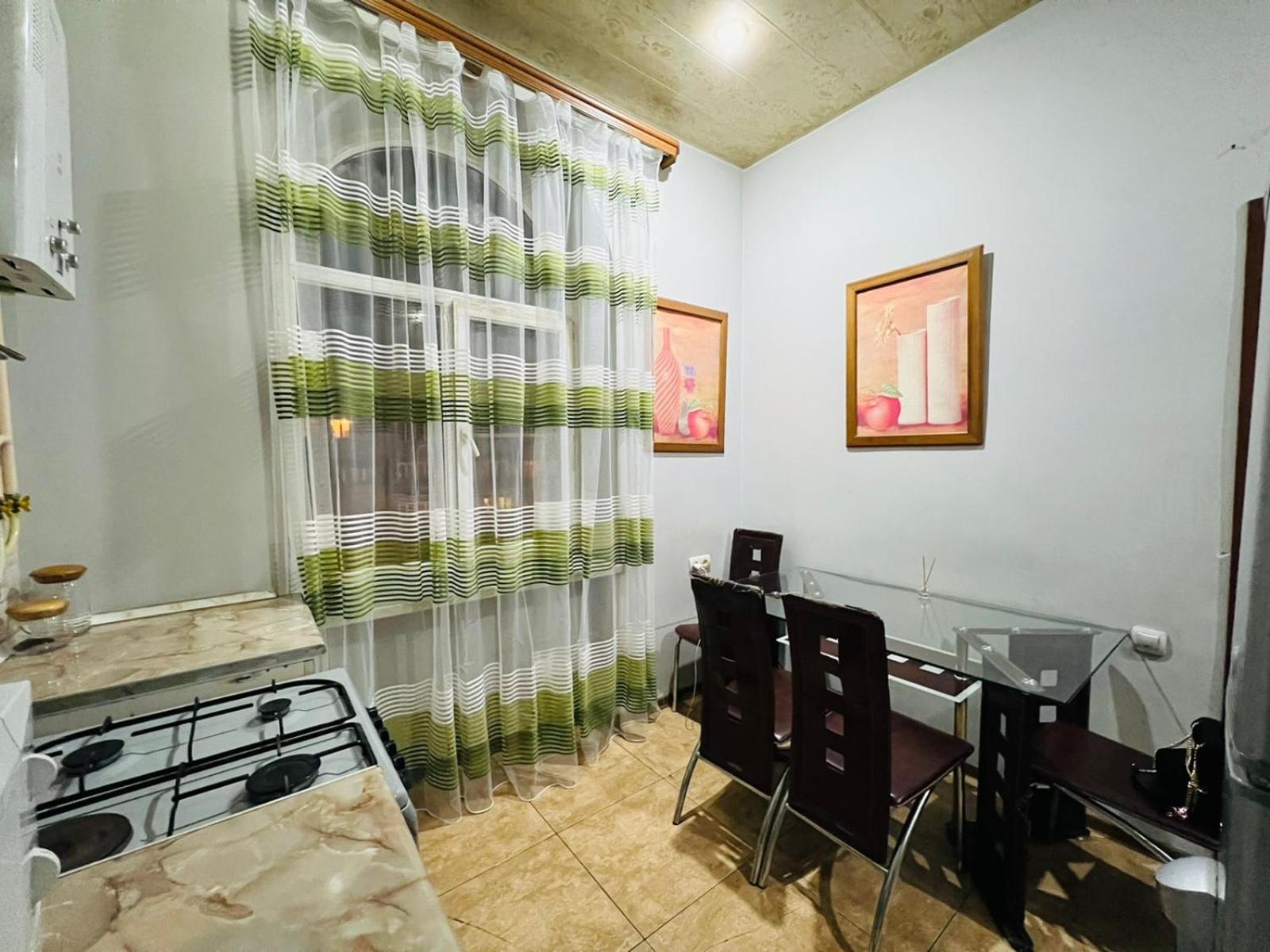 Sweet and Nice Studio by Metro, Near City Center