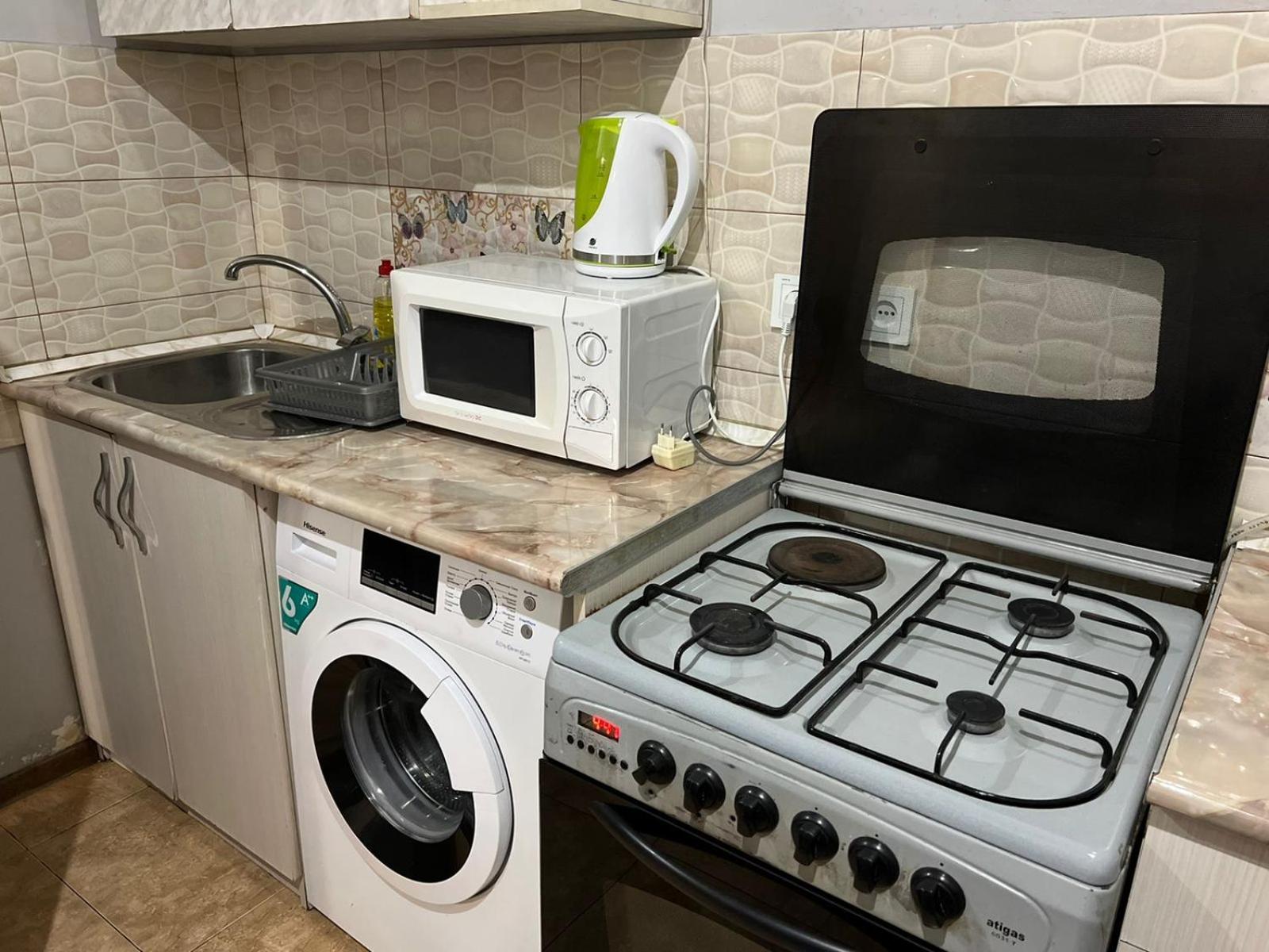 Sweet and Nice Studio by Metro, Near City Center