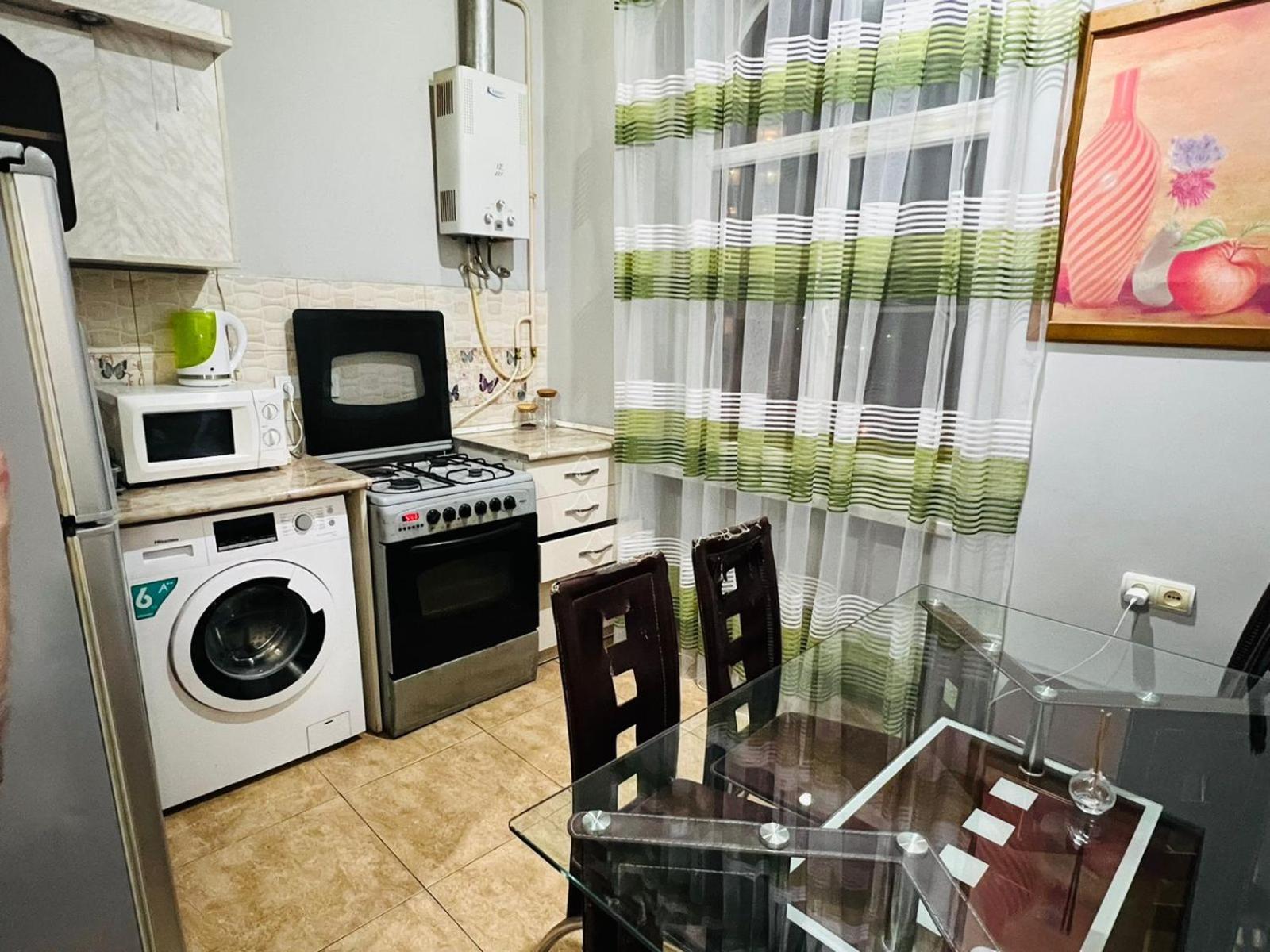 Sweet and Nice Studio by Metro, Near City Center