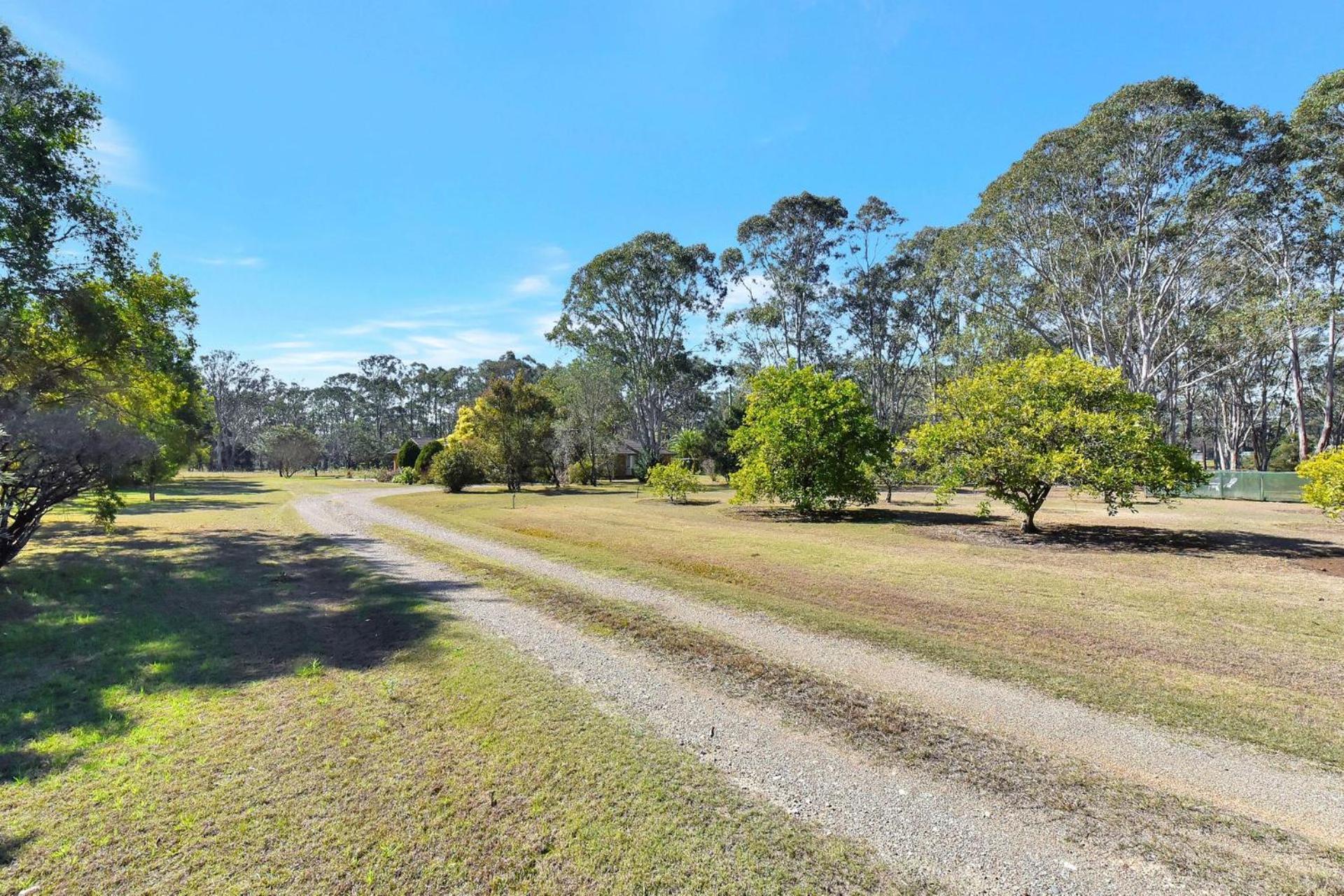 Home Among the Gum Trees - Lovedale. Central to wineries and wedding venues