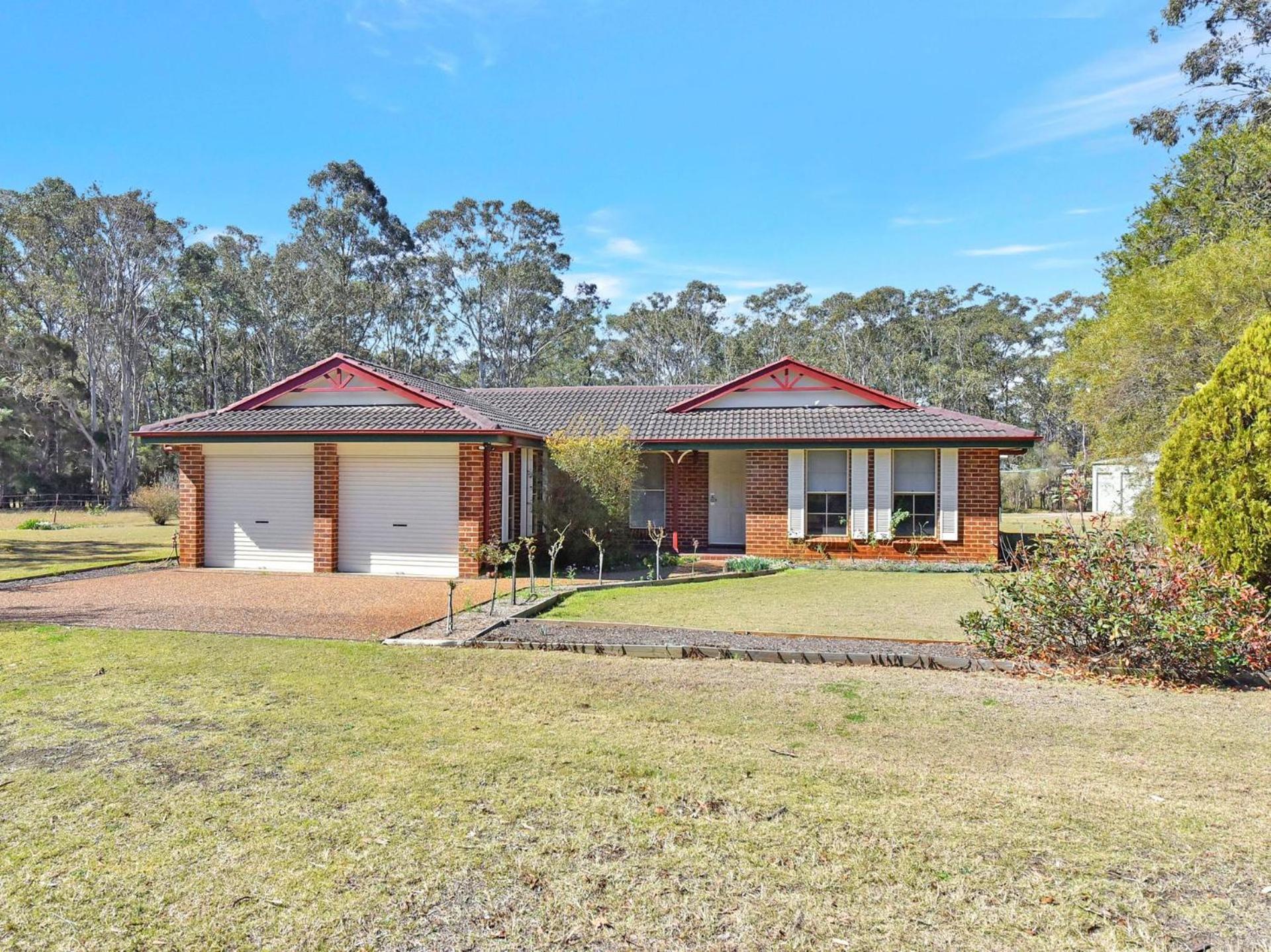 Home Among the Gum Trees - Lovedale. Central to wineries and wedding venues