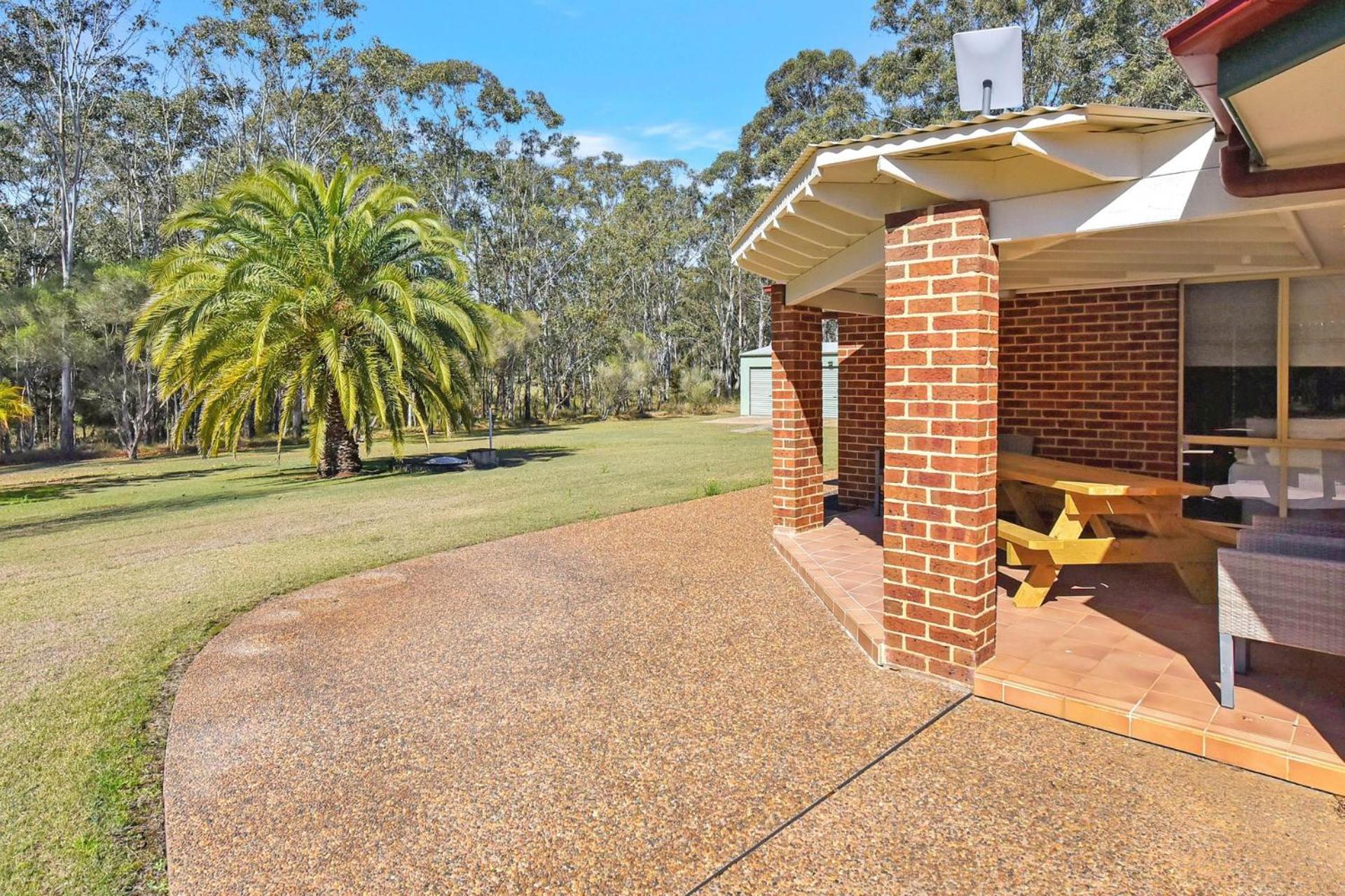 Home Among the Gum Trees - Lovedale. Central to wineries and wedding venues