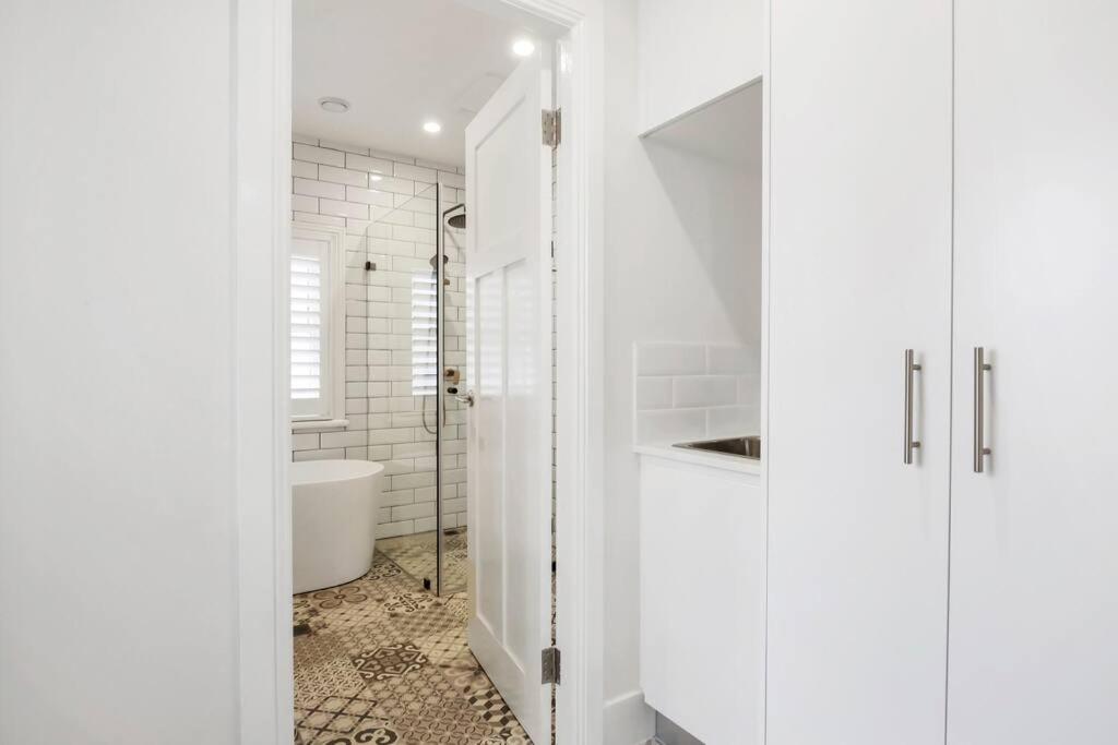 Sydney CBD Waterview Apartment 54A