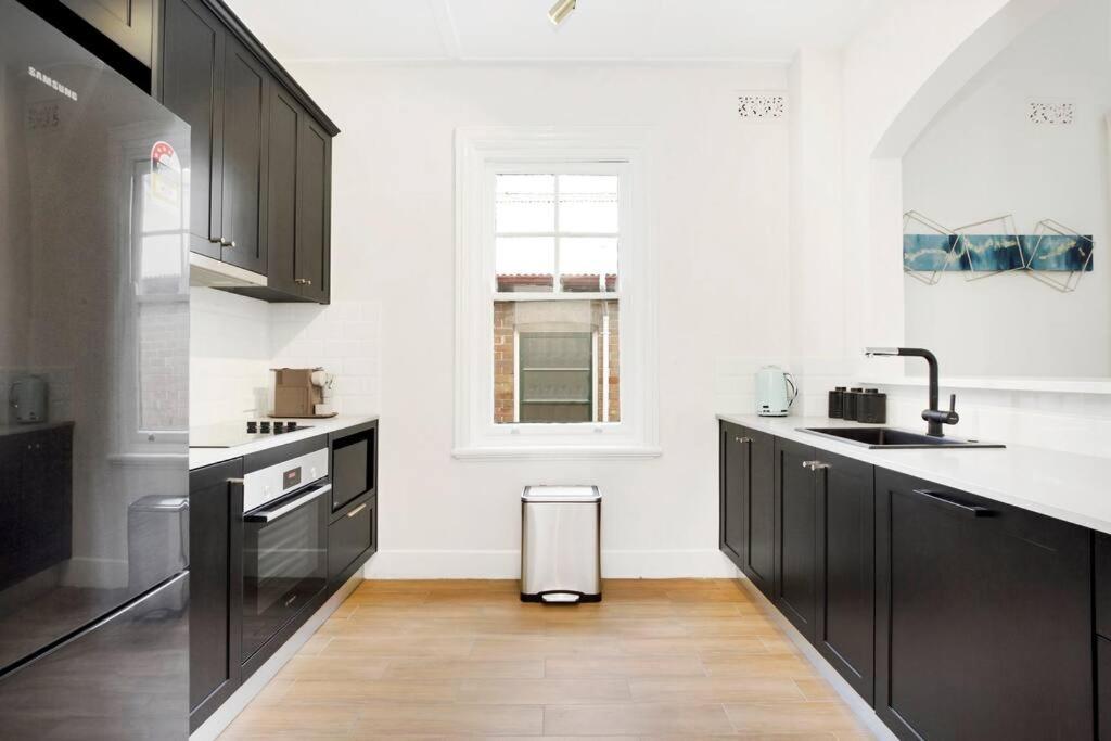 Sydney CBD Waterview Apartment 54A