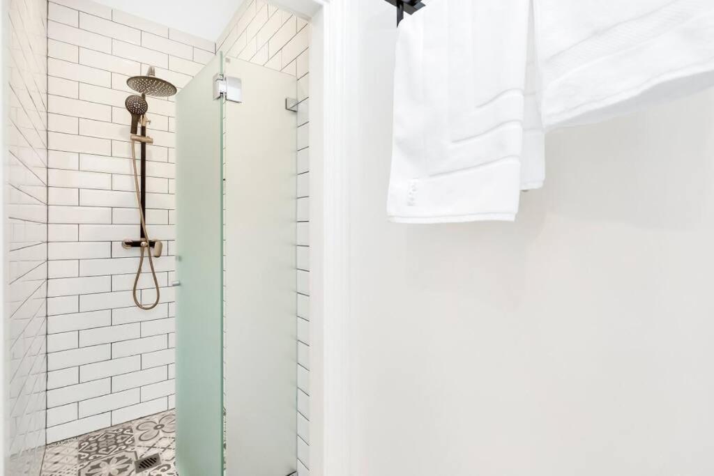 Sydney CBD Waterview Apartment 54A