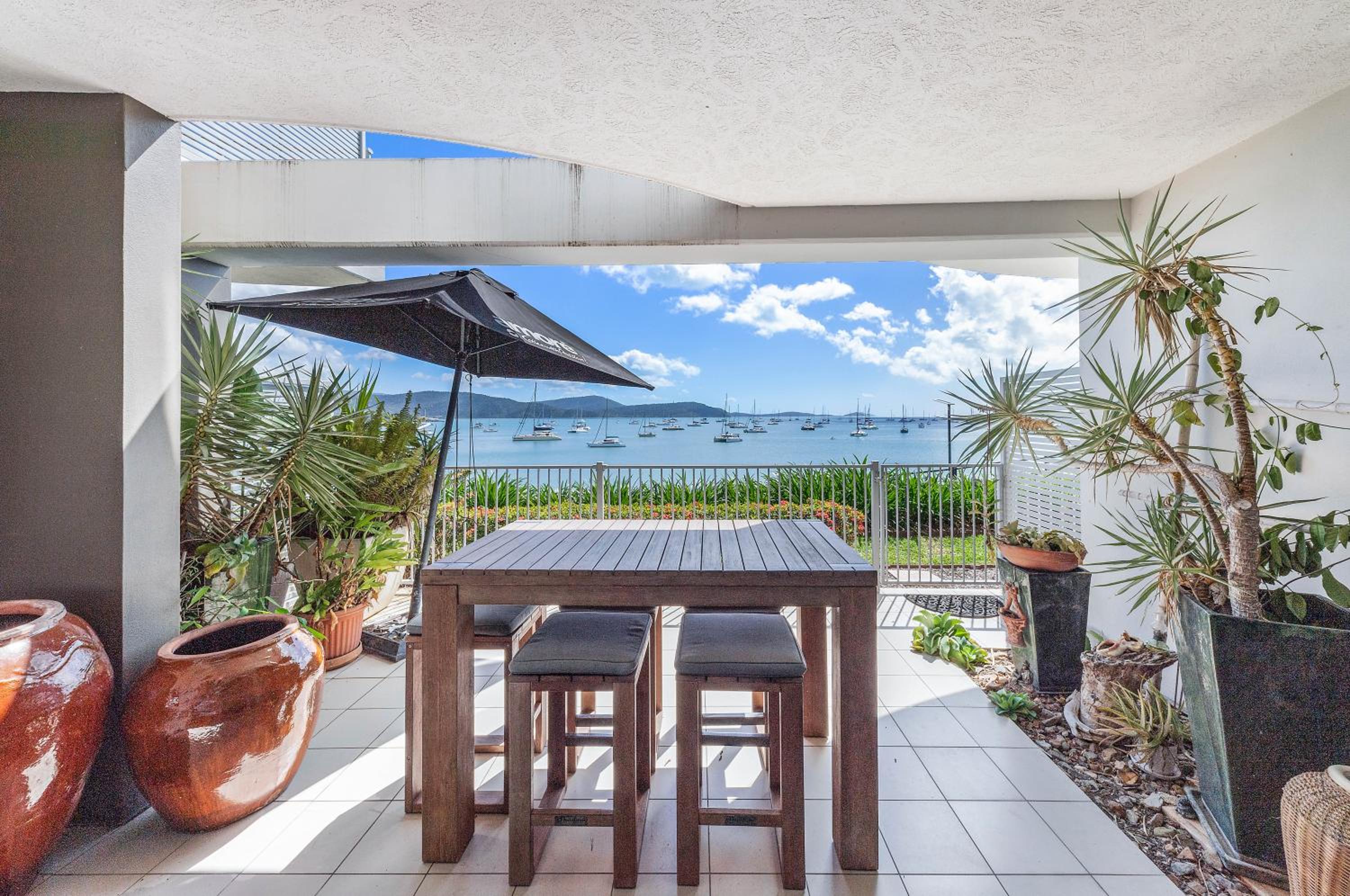 By The Sea Shore With Pool