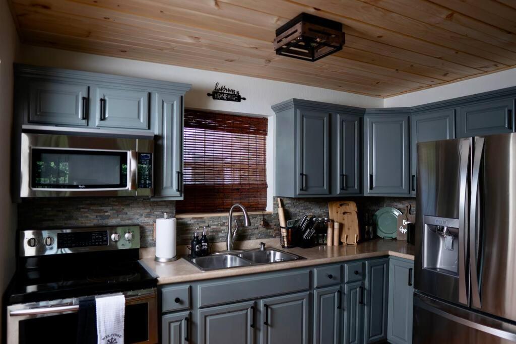 Private 5 bedroom cabin in country setting. view 3