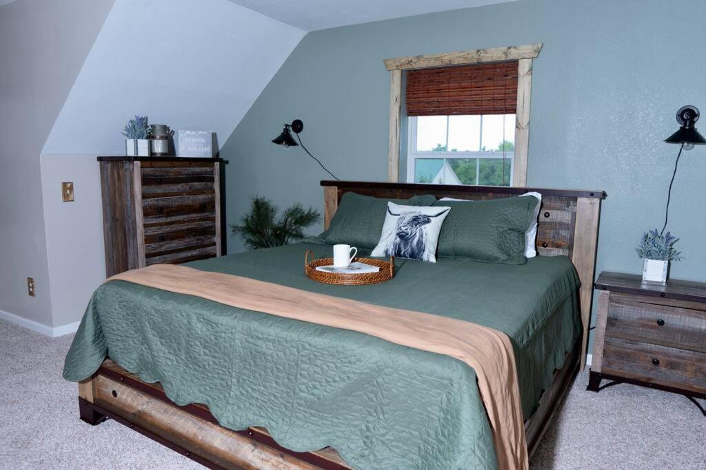 Private 5 bedroom cabin in country setting. view 5