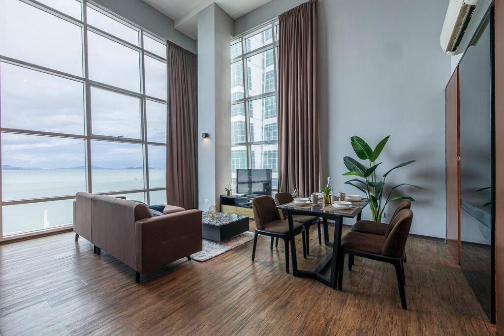 Loft Deluxe Seaview Suite 2BR by The Only Bnb photo 4