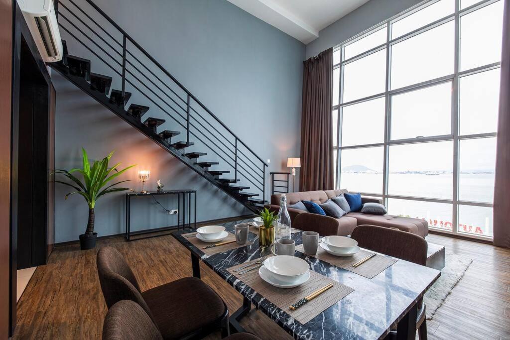 Loft Deluxe Seaview Suite 2BR by The Only Bnb photo 3