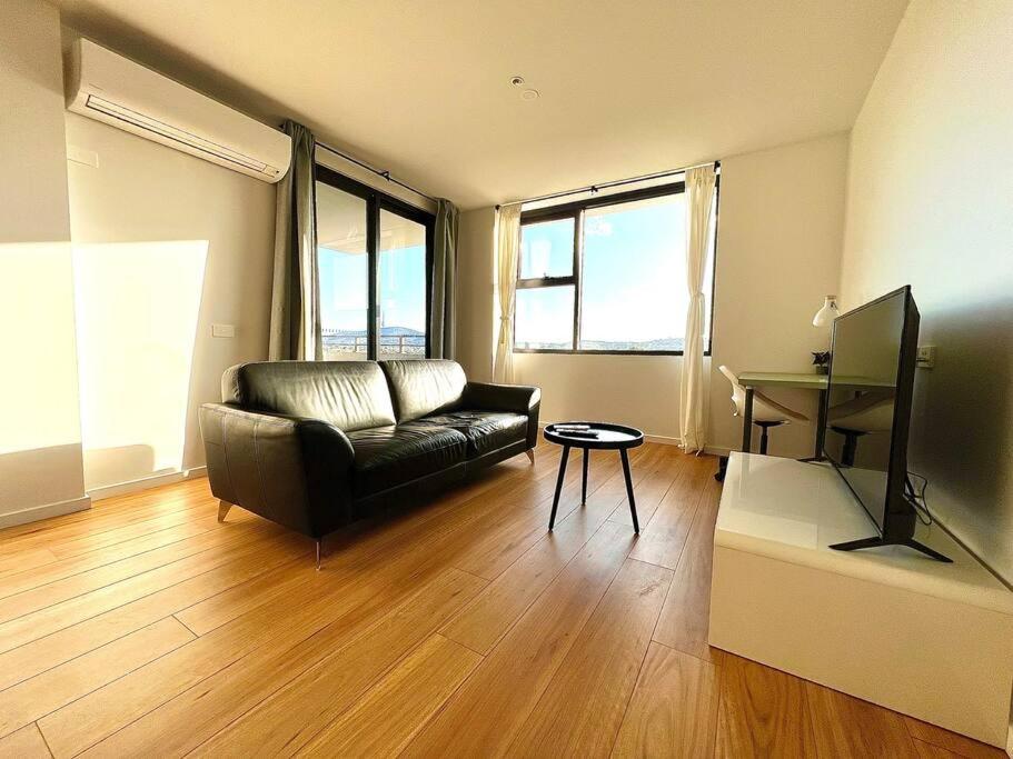 Brand New 2B2B Apt (City, Chinatown, free Parking)