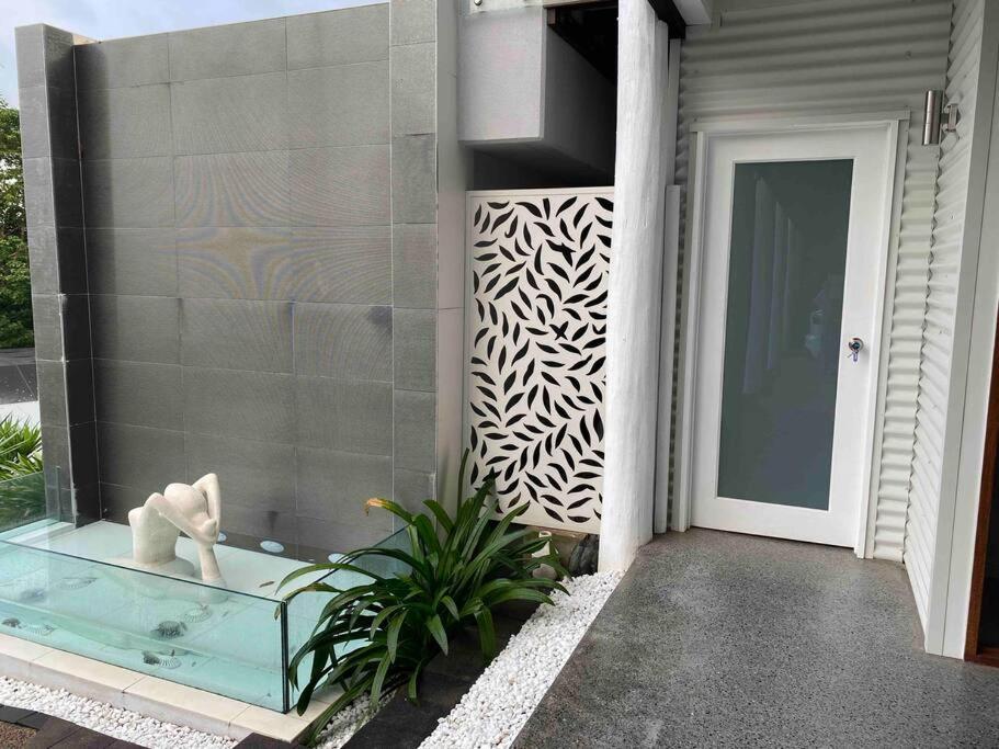 Sunbird Studio Apartment: private apartment walking distance from the beach