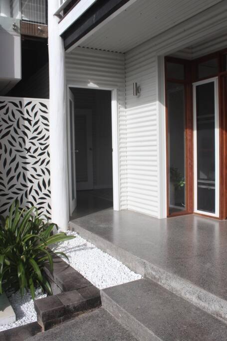 Sunbird Studio Apartment: private apartment walking distance from the beach