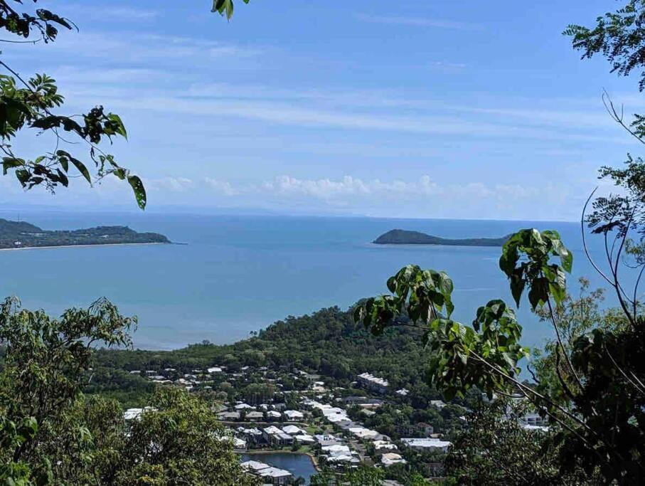 Sunbird Studio Apartment: private apartment walking distance from the beach
