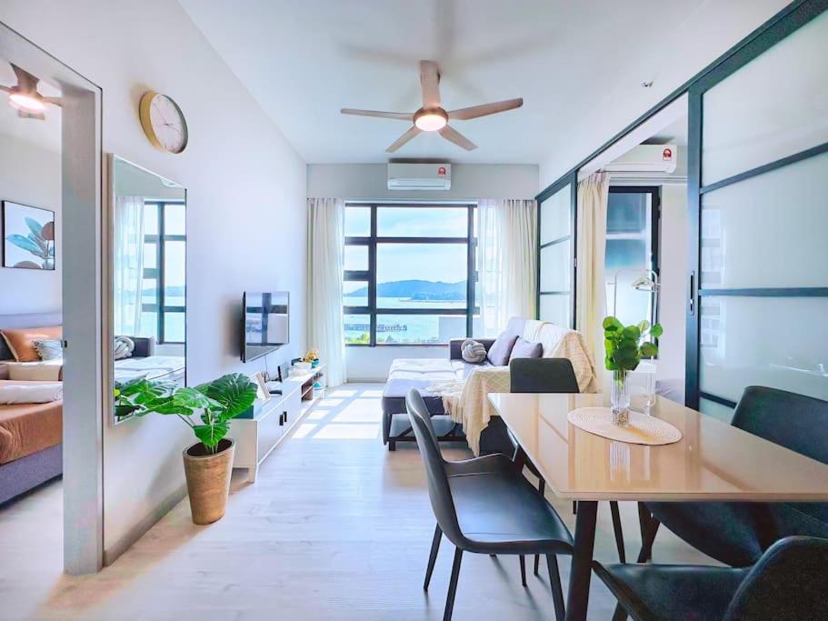 #4 Jesselton Quay City Pads Seaview by Zeluxo photo 1