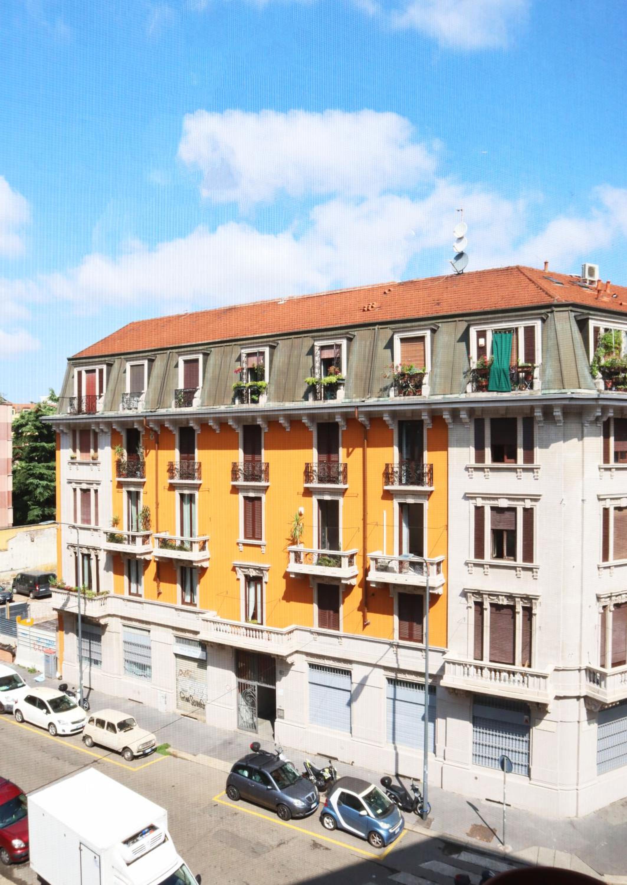 Isola District Bright House
