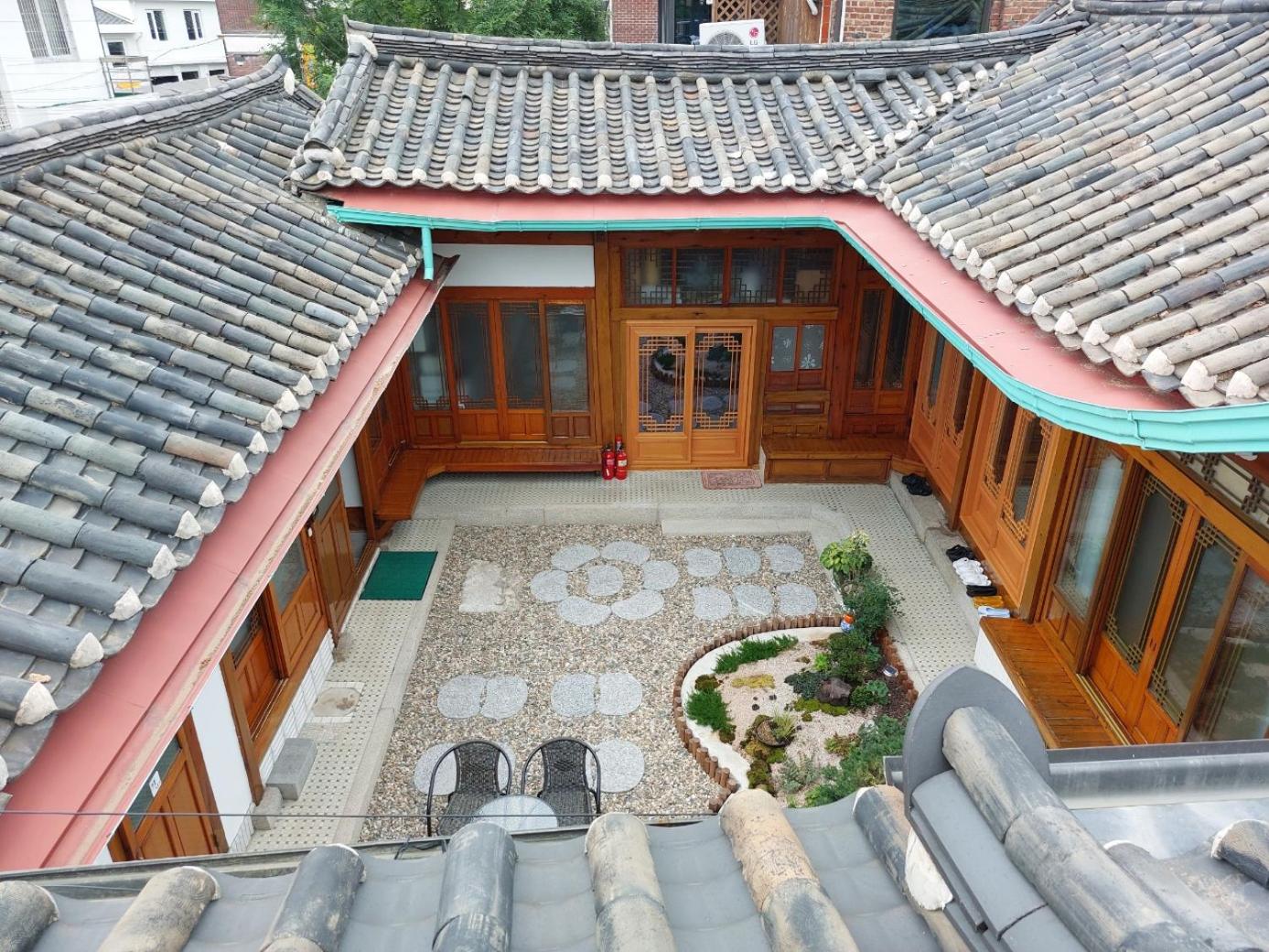 Authentic Leedo Hanok view 3