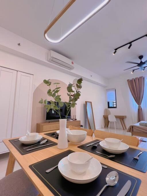 Cozy & Homely Chambers KL@3 Mins Walking Distance to LRT & Monorail