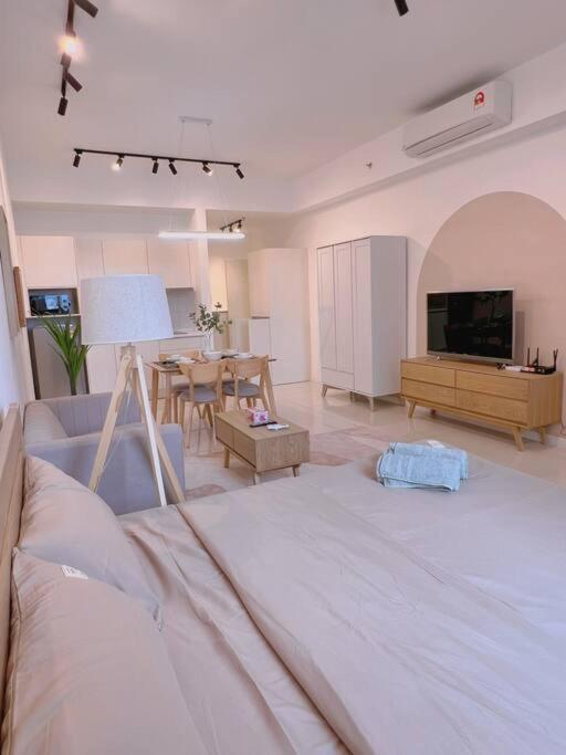 Cozy & Homely Chambers KL@3 Mins Walking Distance to LRT & Monorail