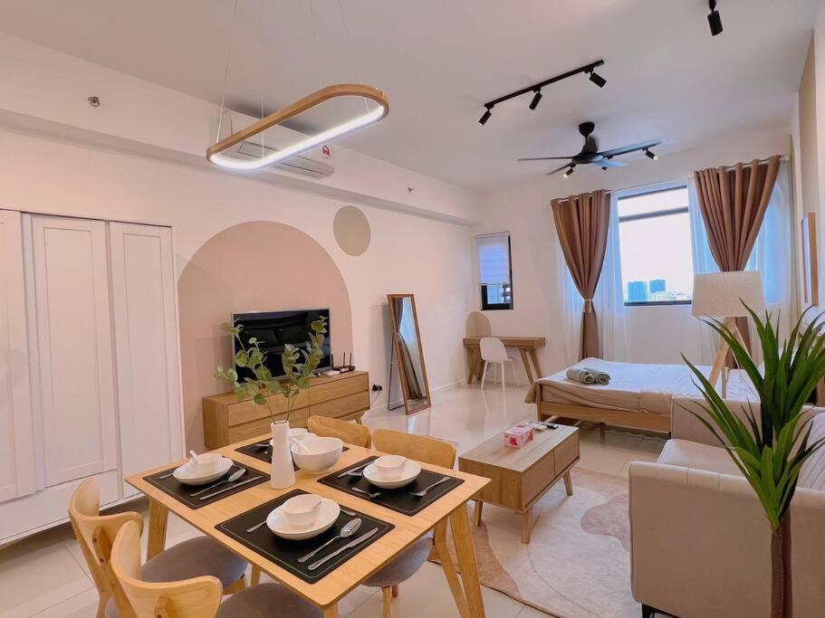 Cozy & Homely Chambers KL@3 Mins Walking Distance to LRT & Monorail