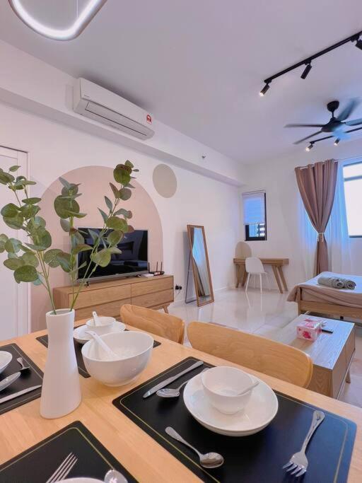 Cozy & Homely Chambers KL@3 Mins Walking Distance to LRT & Monorail