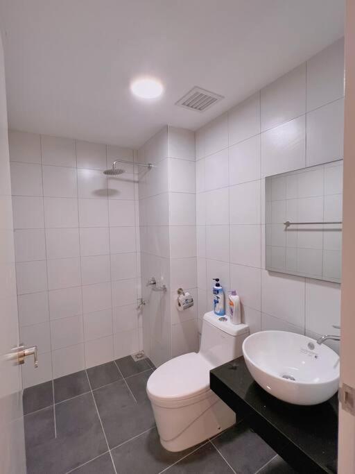 Cozy & Homely Chambers KL@3 Mins Walking Distance to LRT & Monorail