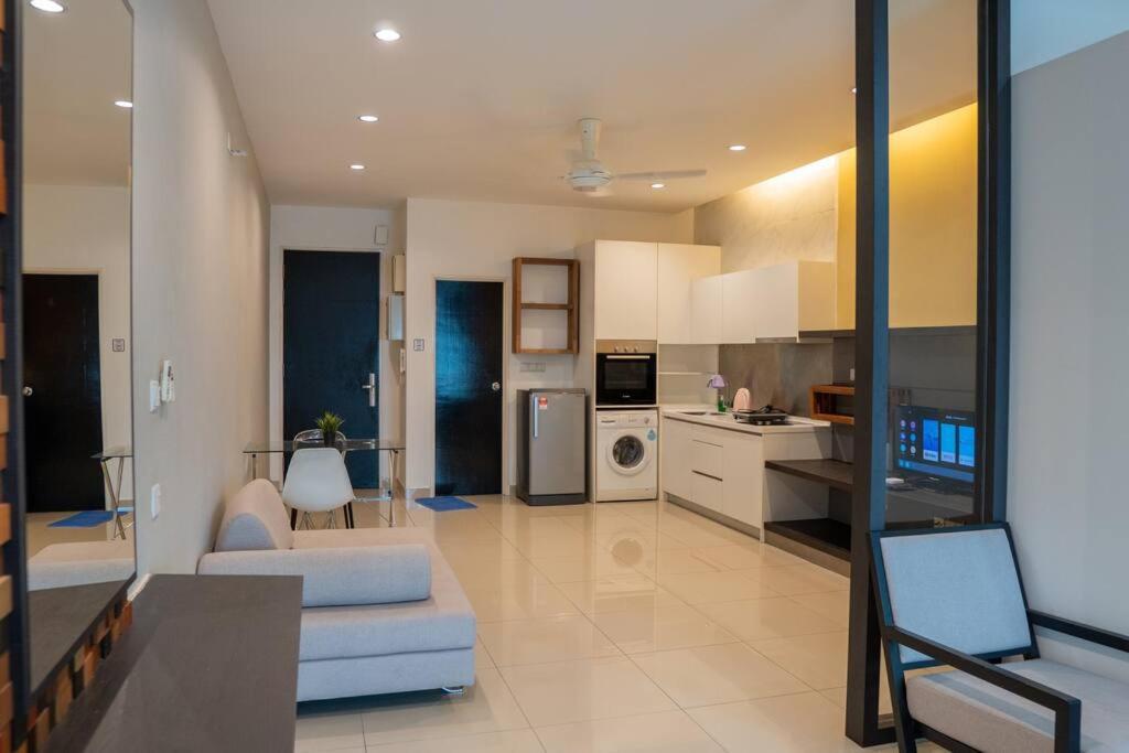 Johor Bahru #Twin Galaxy Studio1-2 Pax Near Ksl City Mall #MSPro