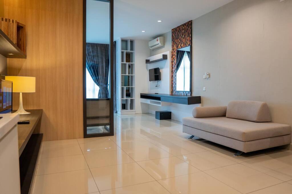 Johor Bahru #Twin Galaxy Studio1-2 Pax Near Ksl City Mall #MSPro