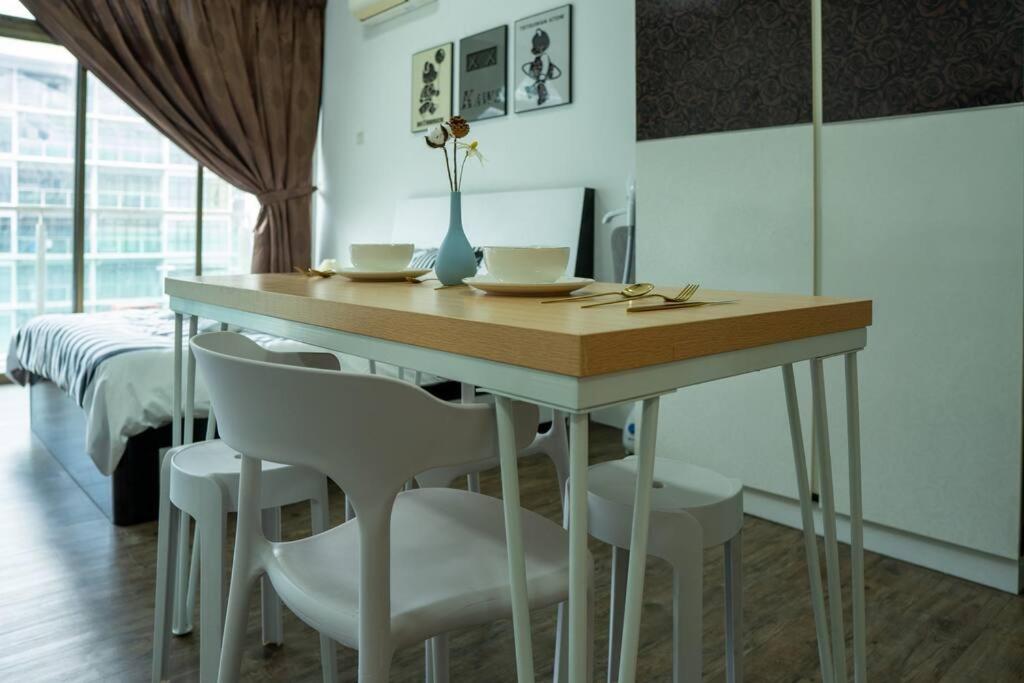 Mount Austin #Palazio A1 Studio Bearbrick 1-2Pax #MSPro