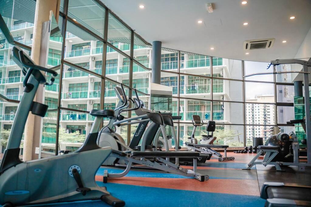 Mount Austin #Palazio A1 Studio Bearbrick 1-2Pax #MSPro