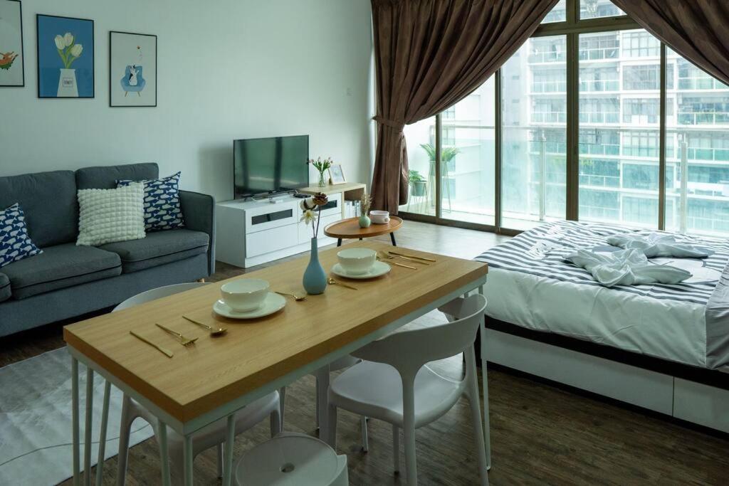Mount Austin #Palazio A1 Studio Bearbrick 1-2Pax #MSPro