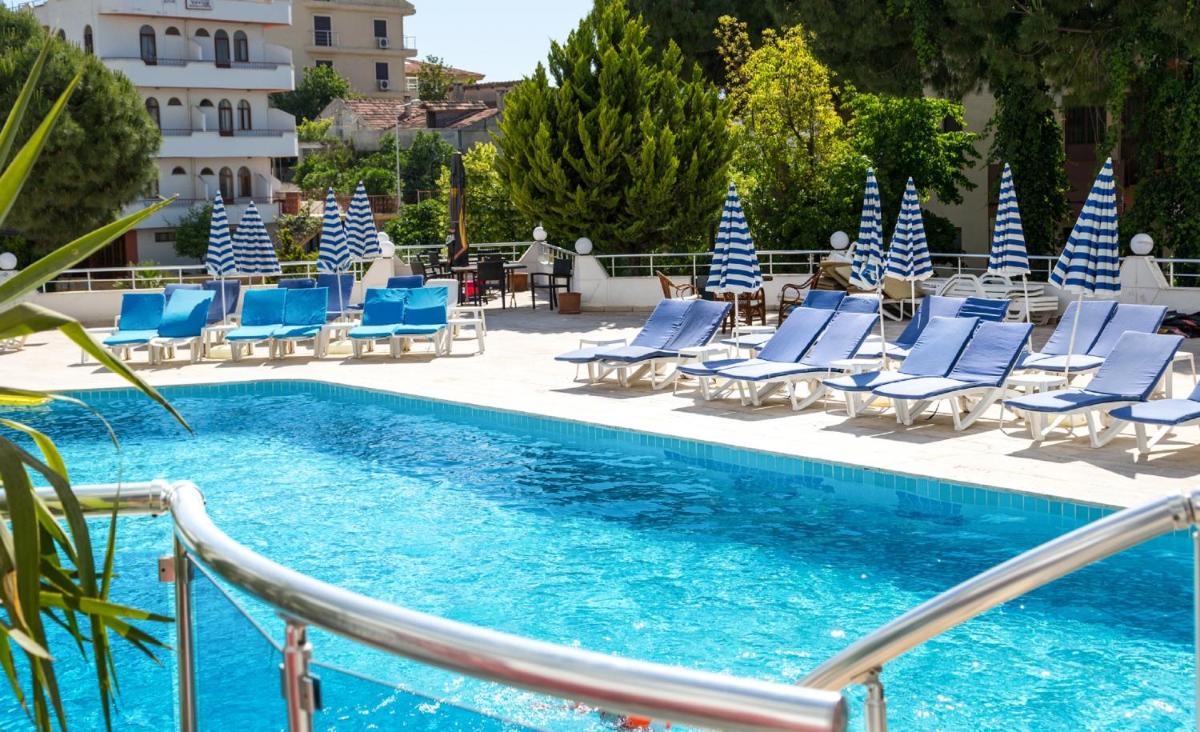 Ponz Hotel - Image 11