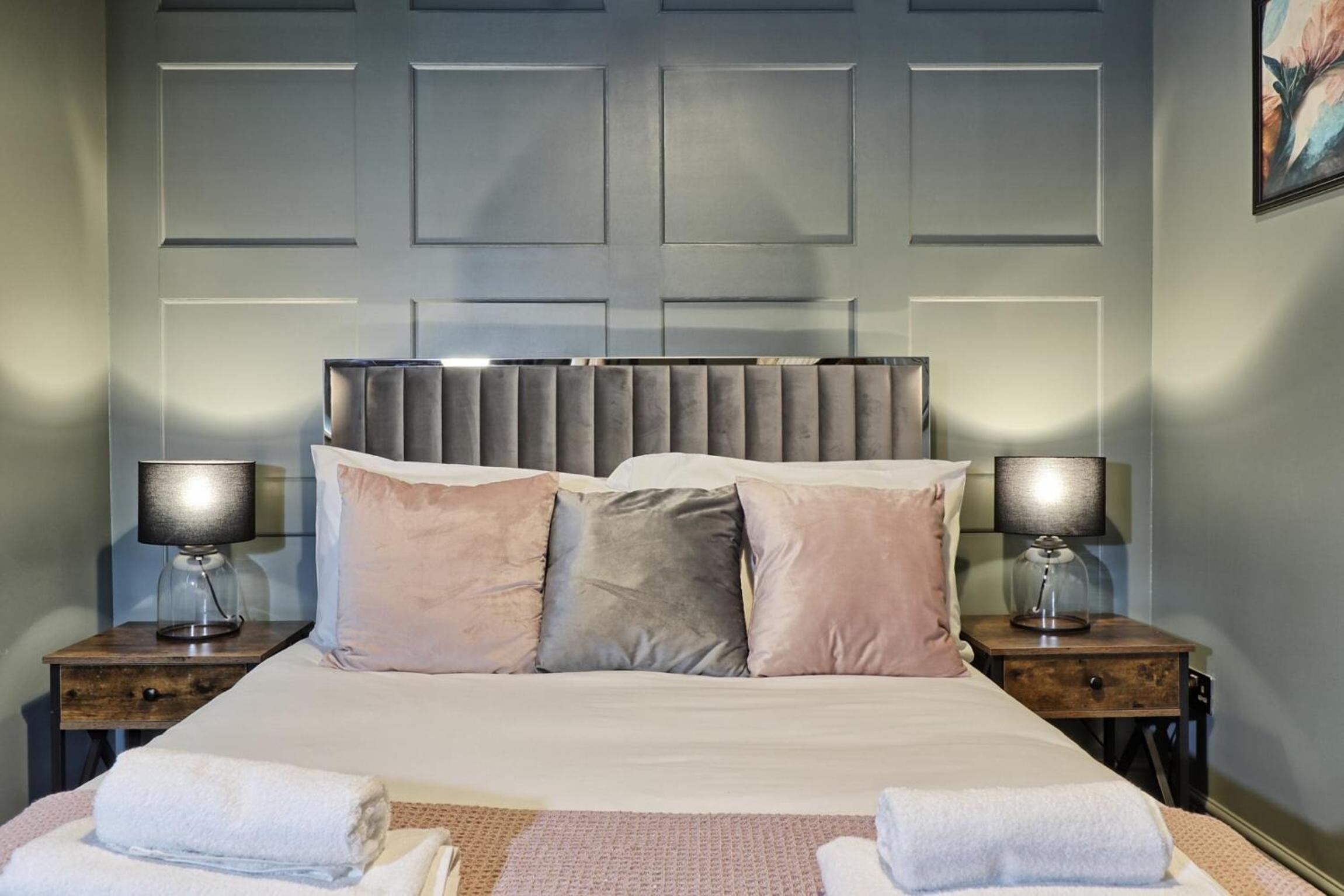 Opulent Abode - Stunning One-Bedroom Flat - Southend Stays view 2