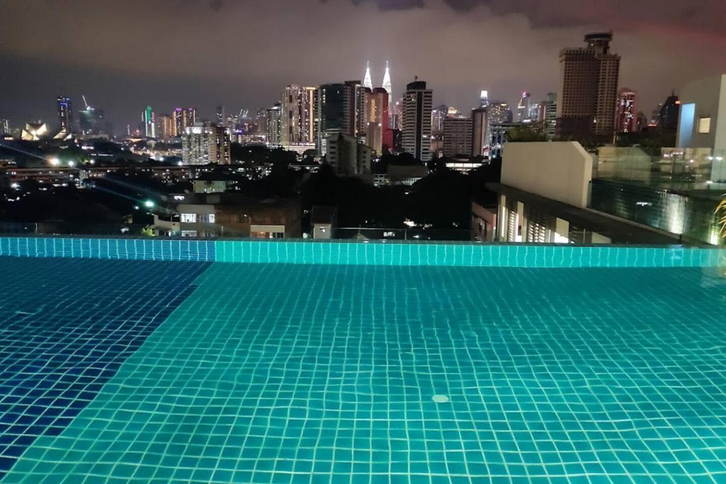 Infinity pool! High Speed WiFi! Rica Residence!