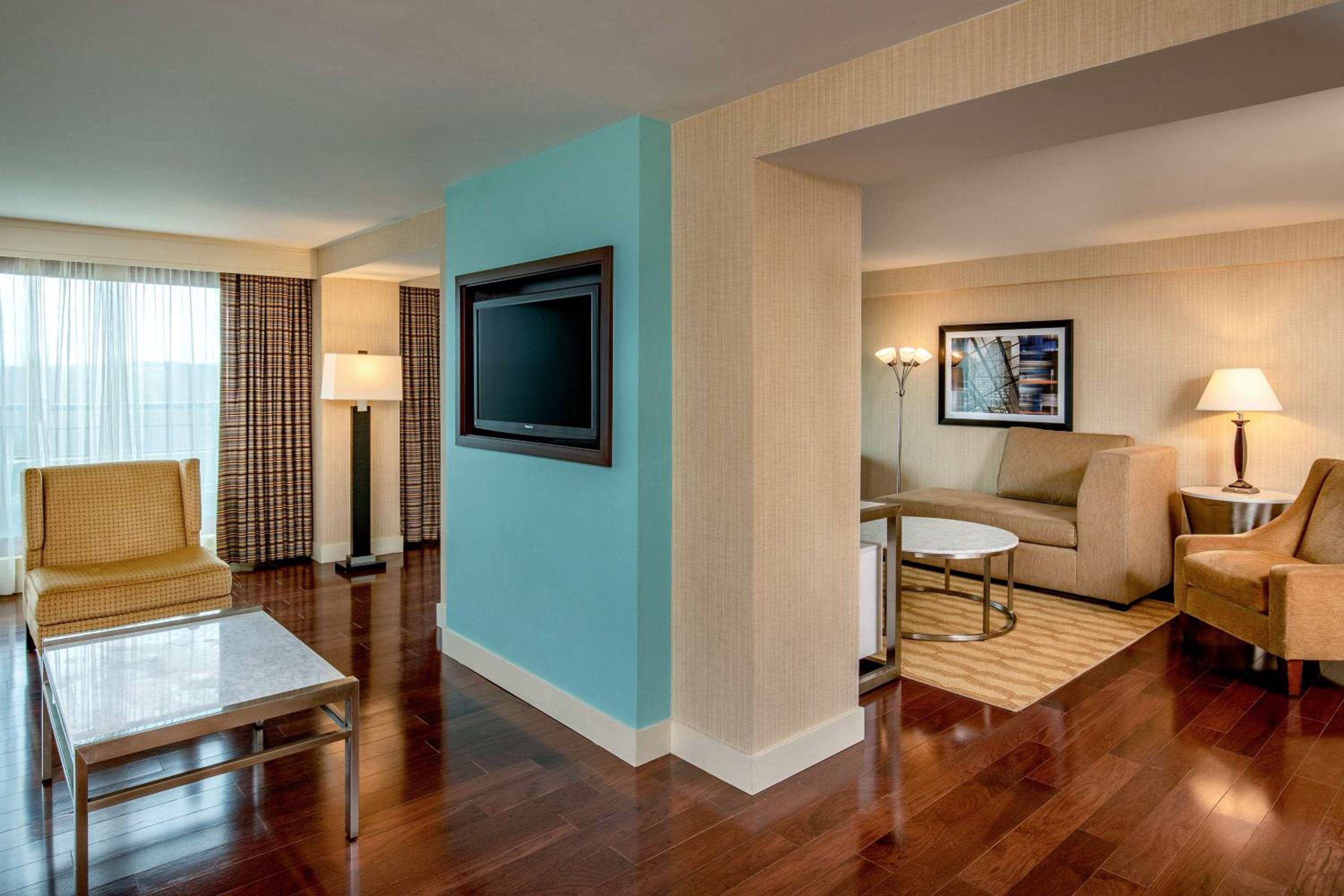 Embassy Suites by Hilton Boston Waltham - Property Image 9