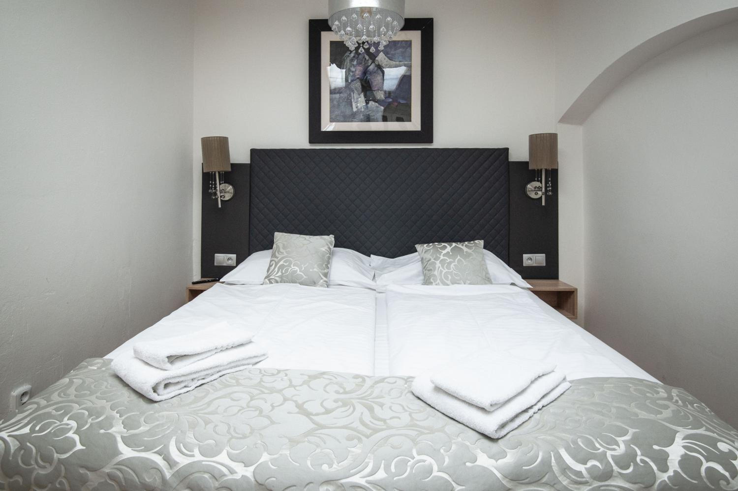 Charles Bridge Hostel & Apartments