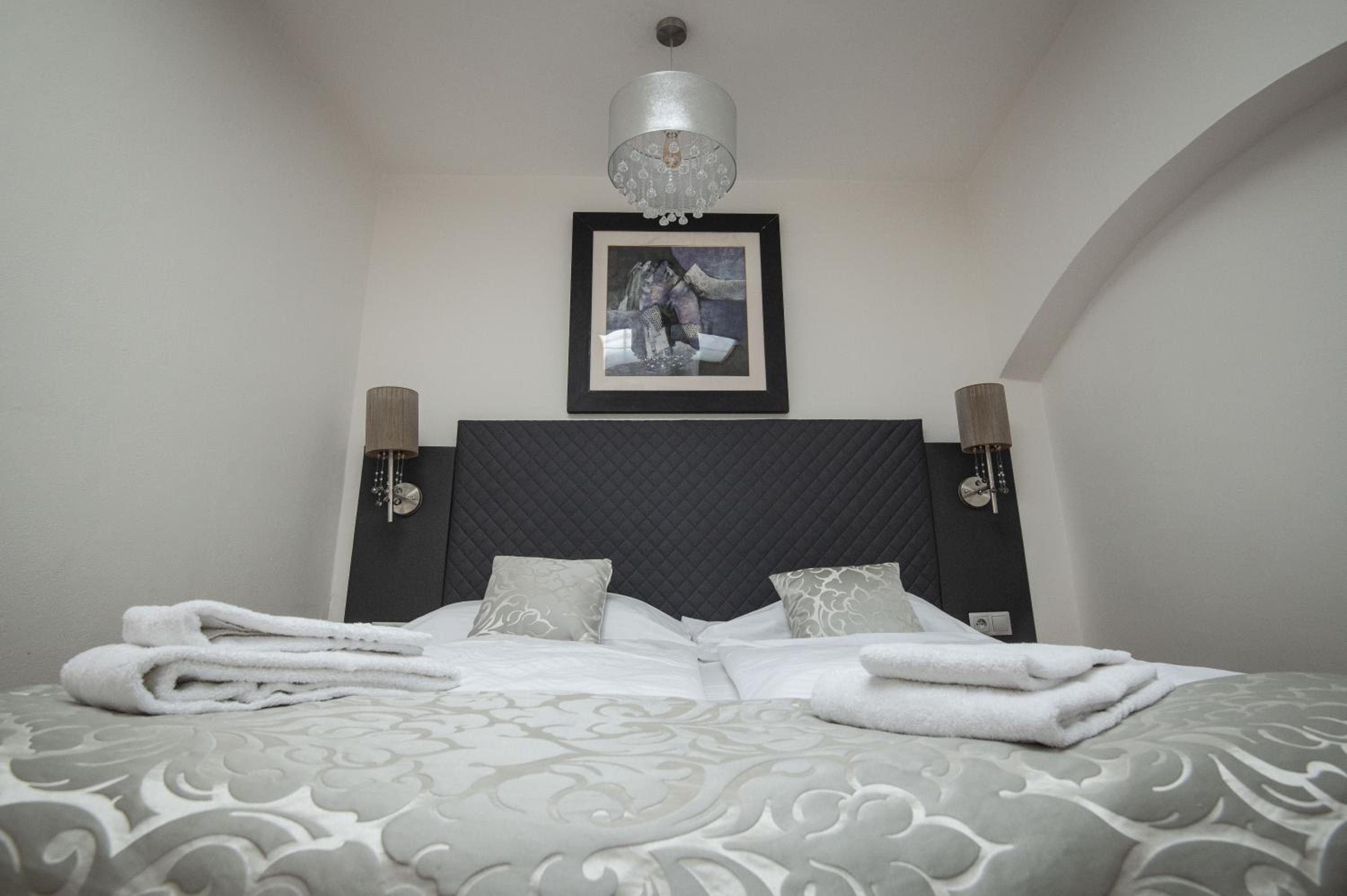 Charles Bridge Hostel & Apartments