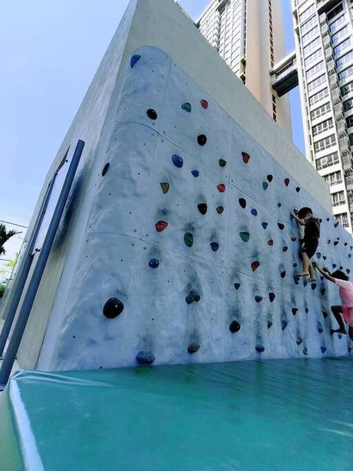New! Bali 5-8pax Melaka Town @ Play View Condo photo 6