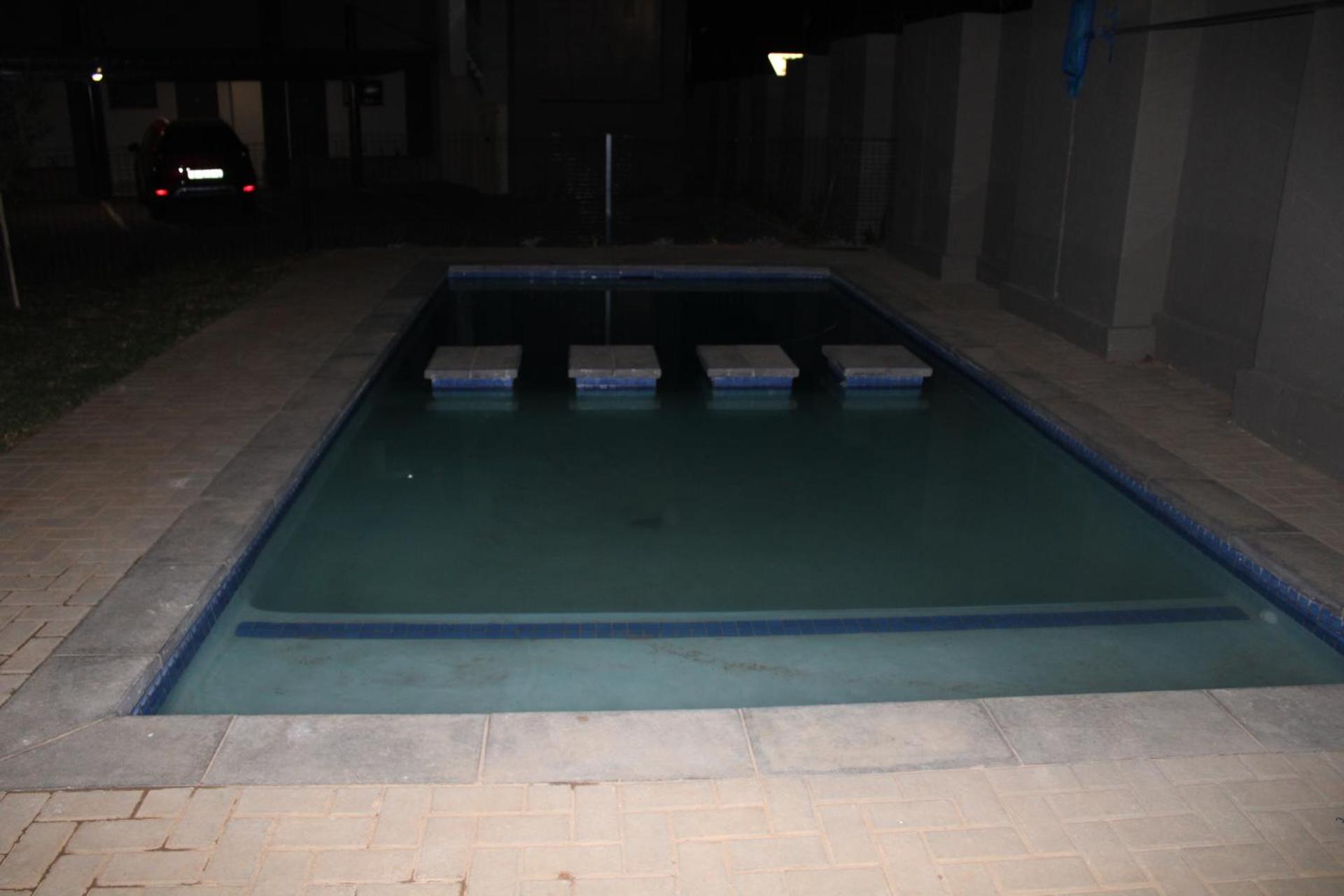 Fun modern two bed apartment in fourways view 4