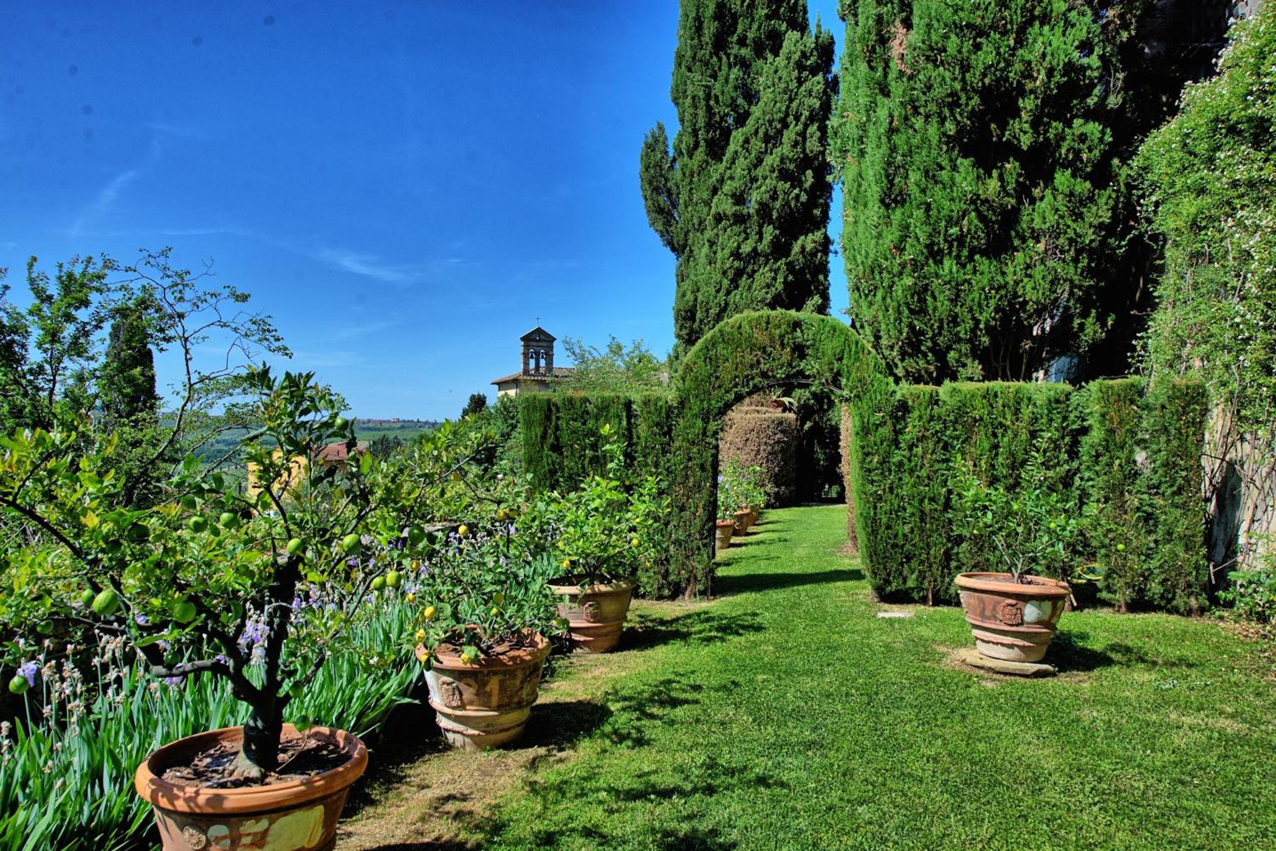 Castello di Montegufoni by PosarelliVillas