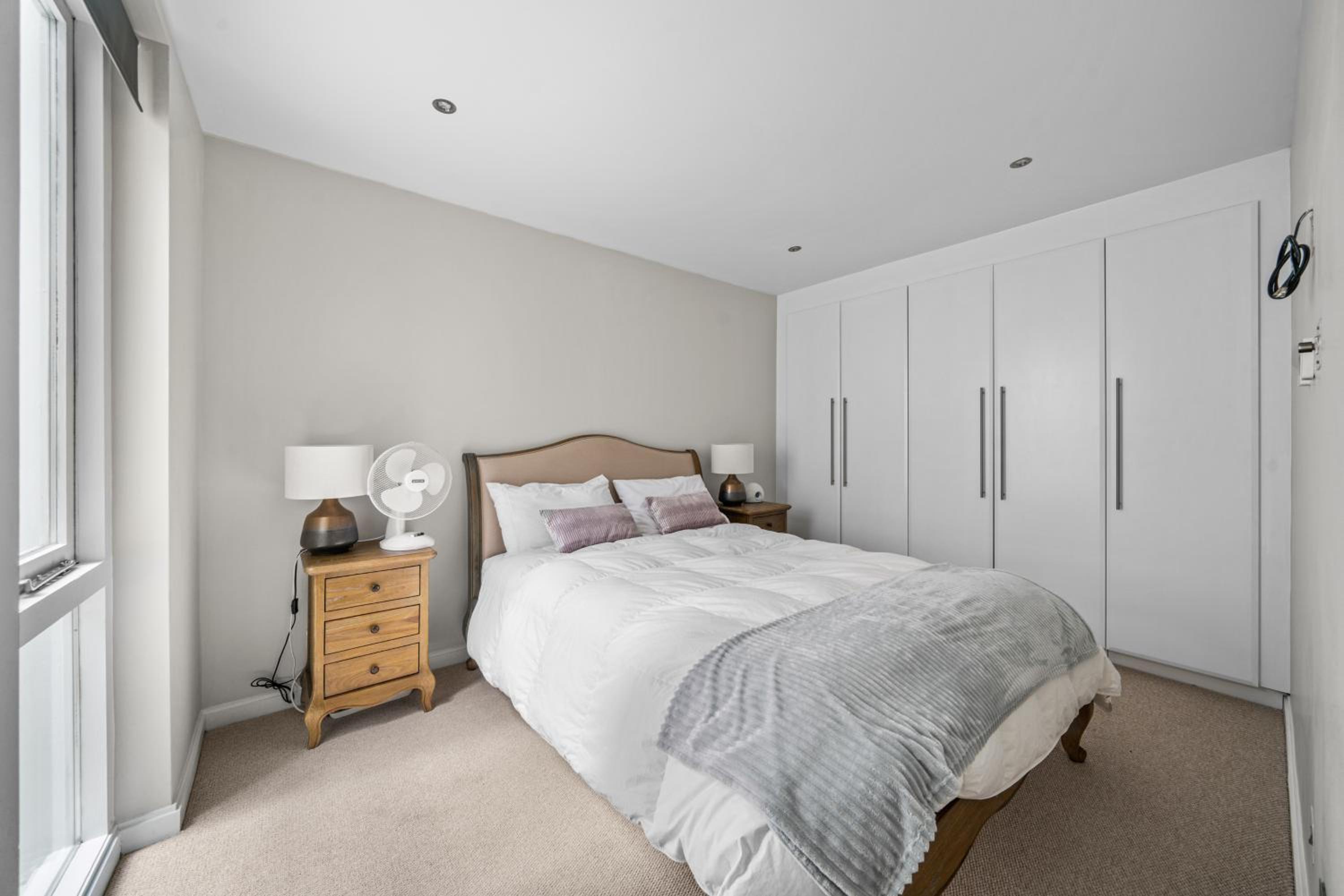3 Bed City Centre House Sleeps 6 - Parking Wifi