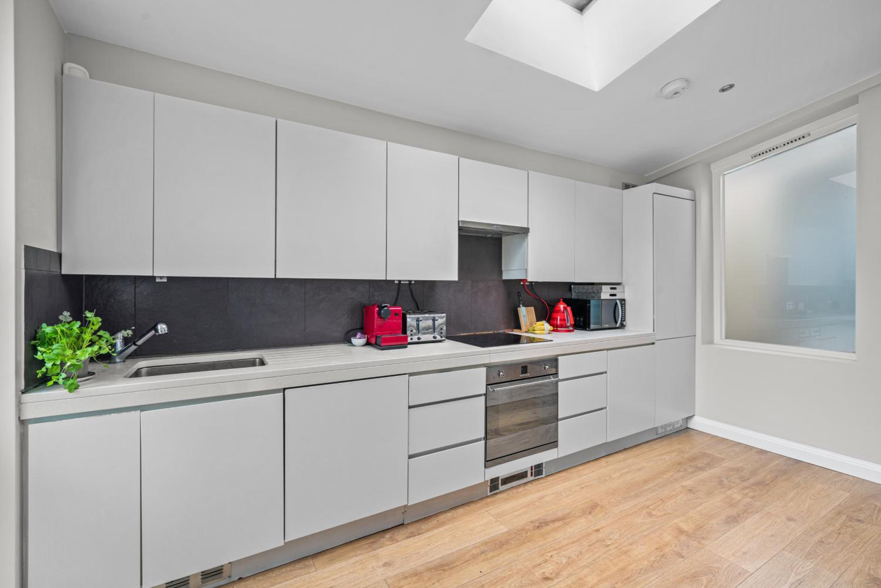 3 Bed City Centre House Sleeps 6 - Parking Wifi