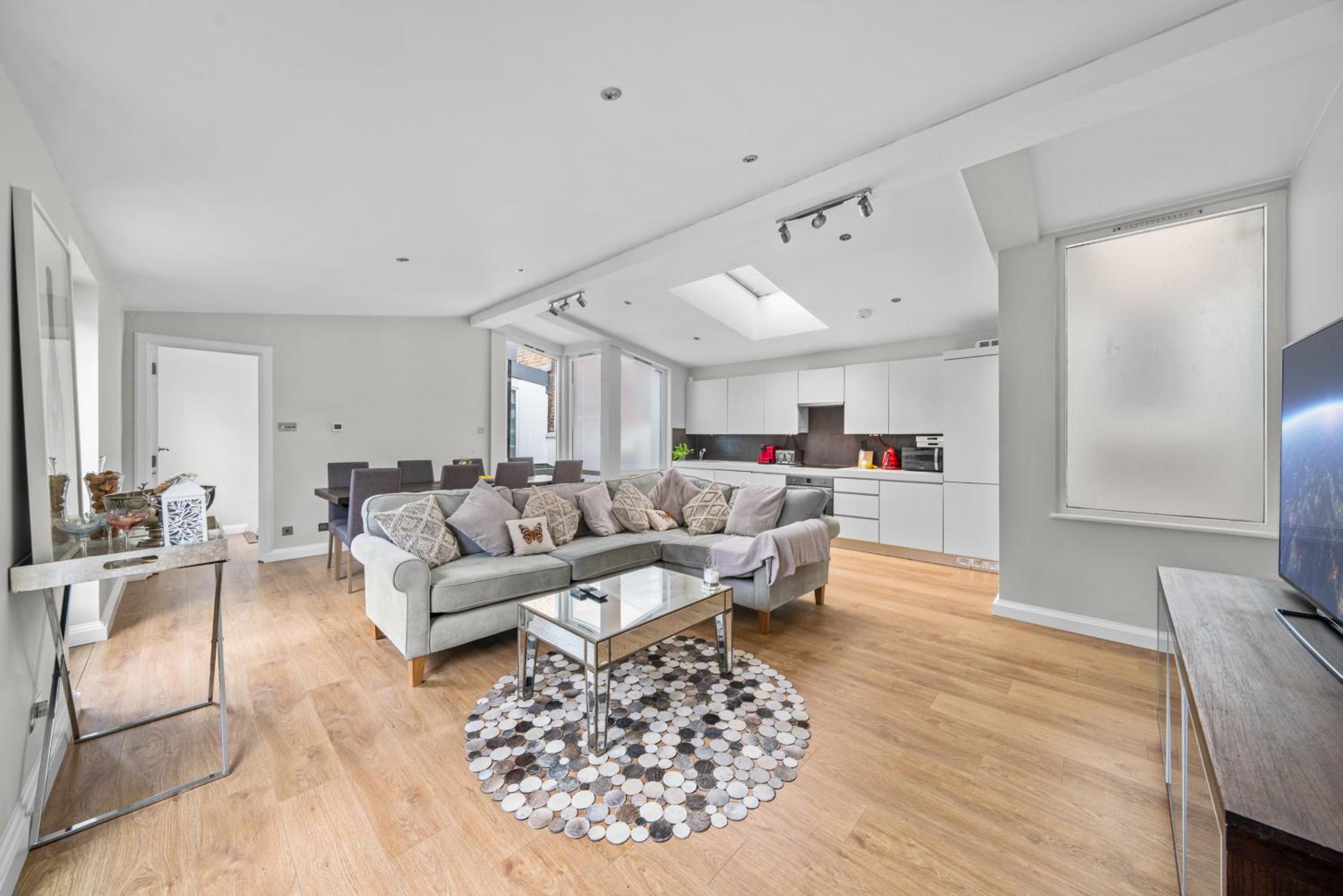 3 Bed City Centre House Sleeps 6 - Parking Wifi