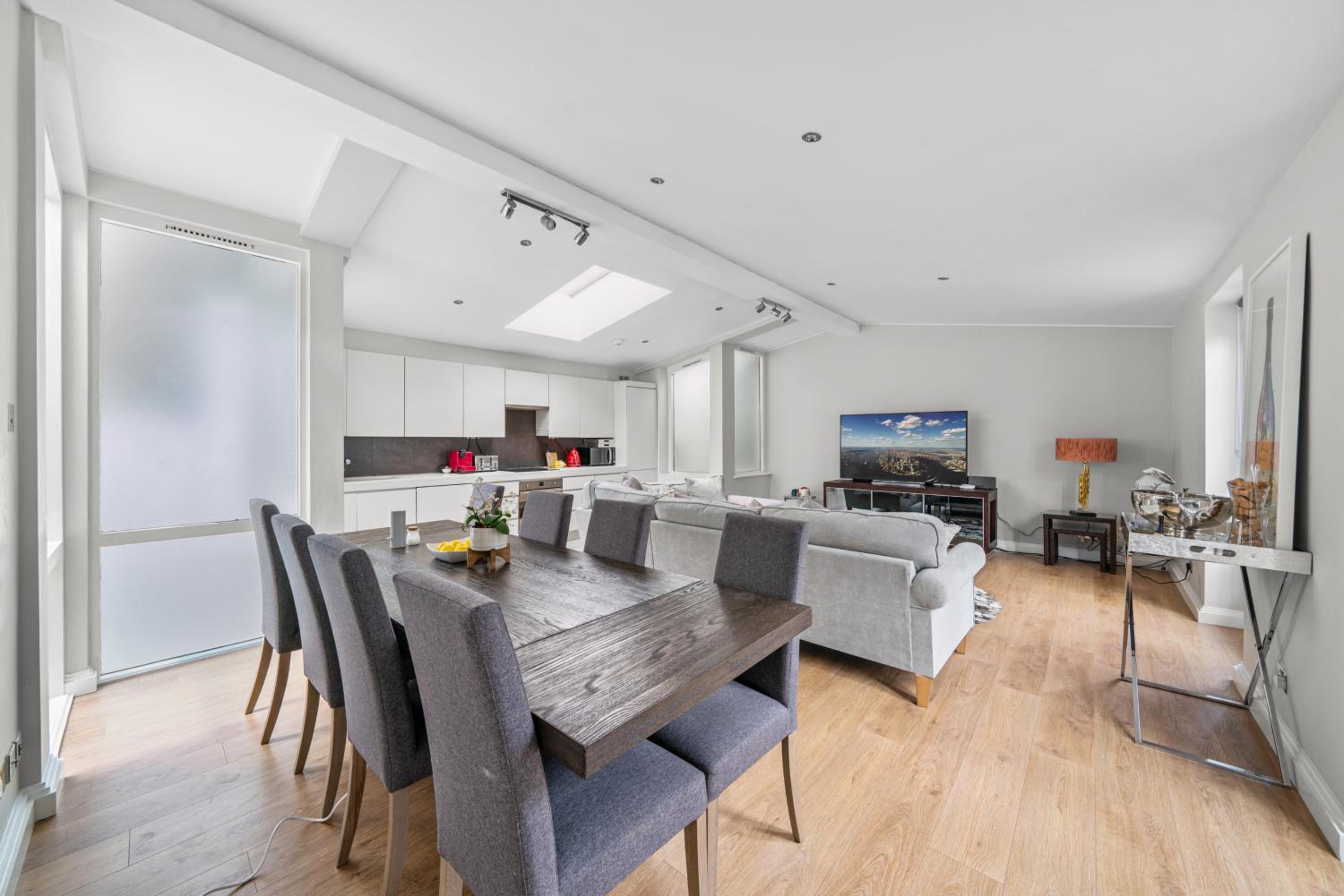 3 Bed City Centre House Sleeps 6 - Parking Wifi