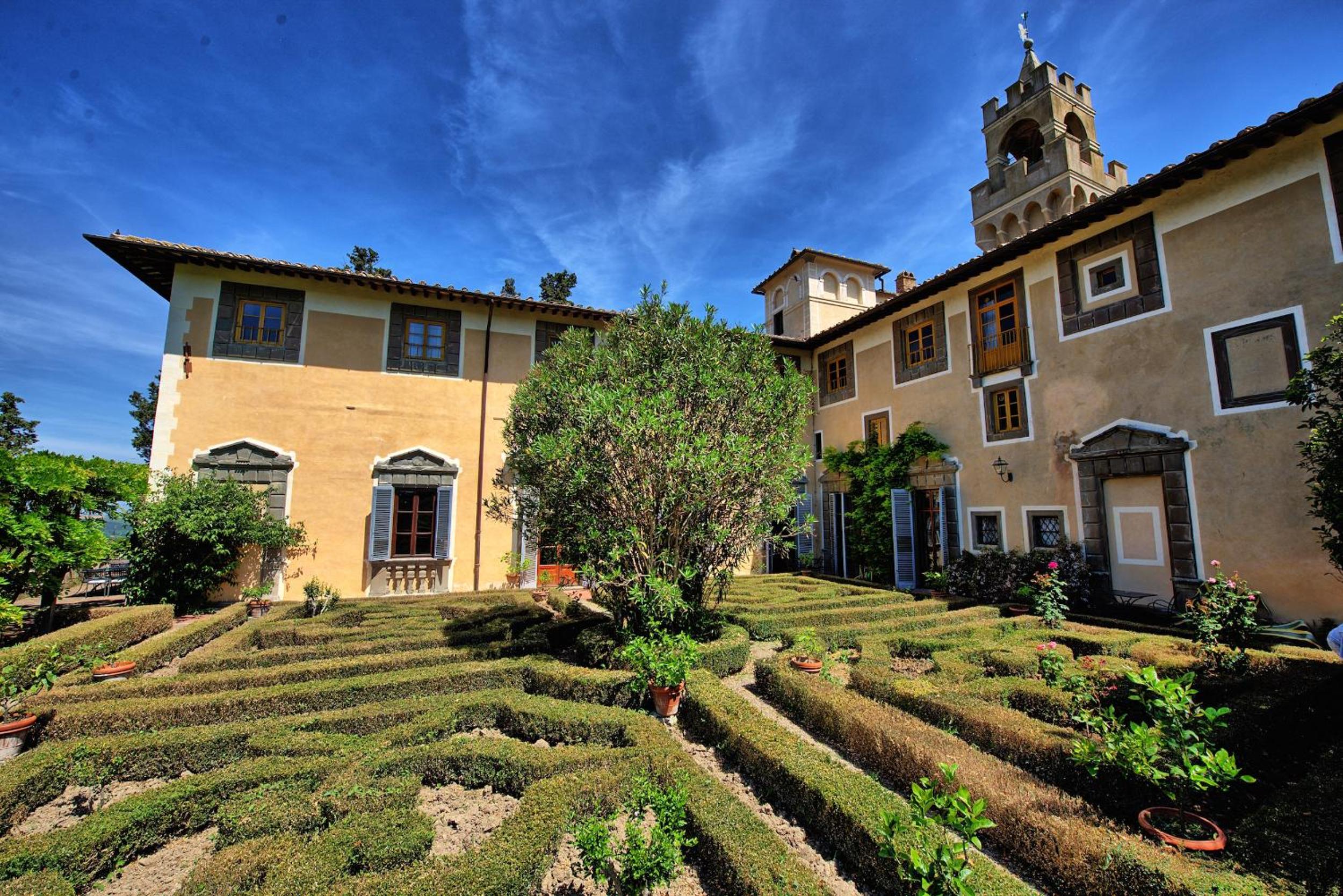 Castello di Montegufoni by PosarelliVillas