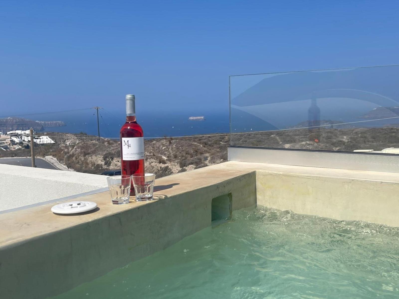 Lejardin suites santorini