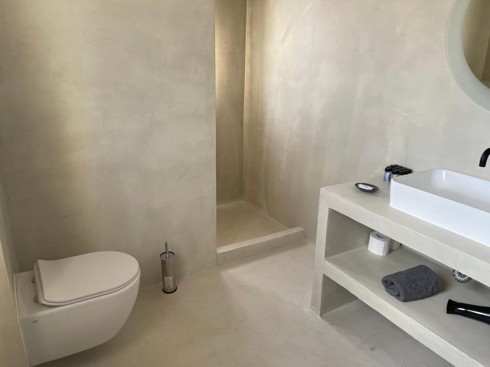 Lejardin suites santorini