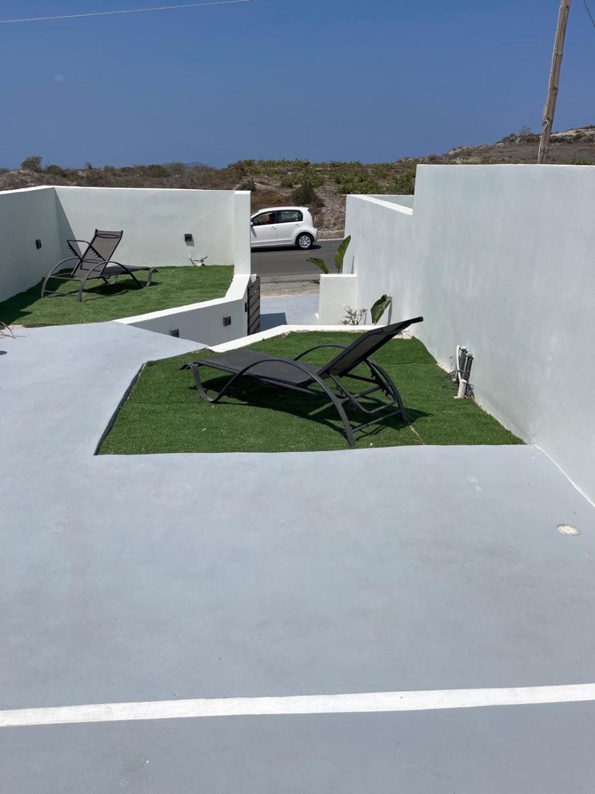 Lejardin suites santorini