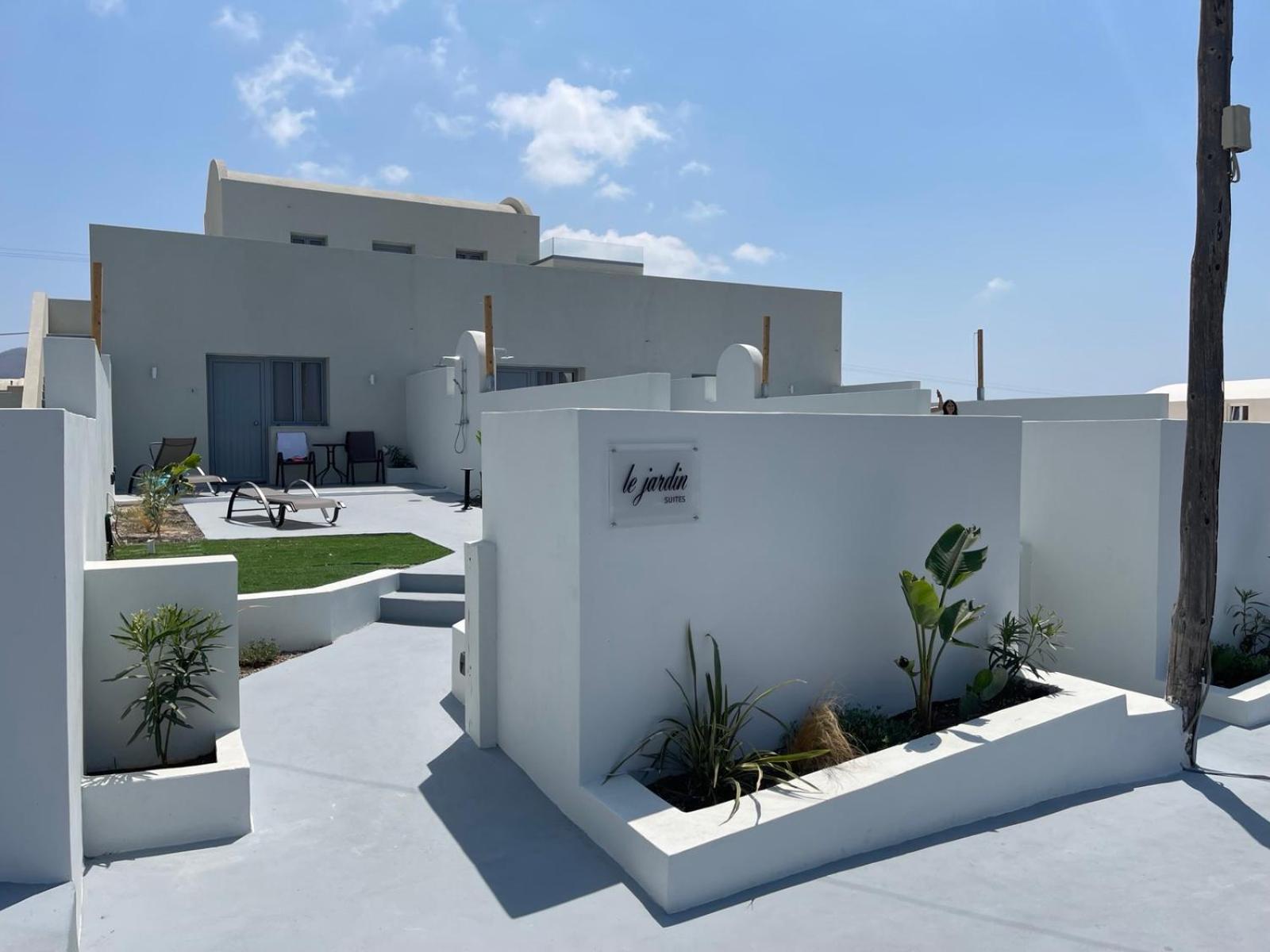 Lejardin suites santorini